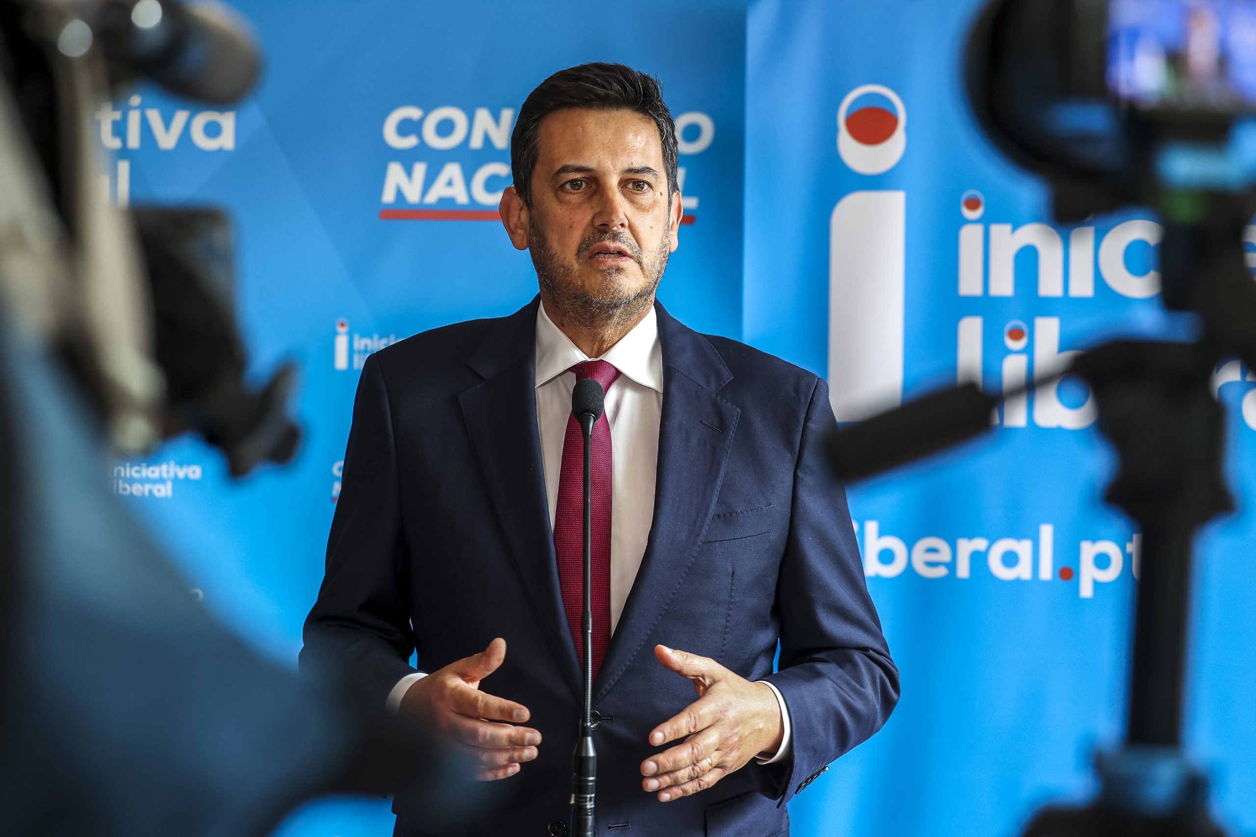 IL acusa Governo de “fazer igual ao PS” na redução do IRS e Bloco fala em embuste