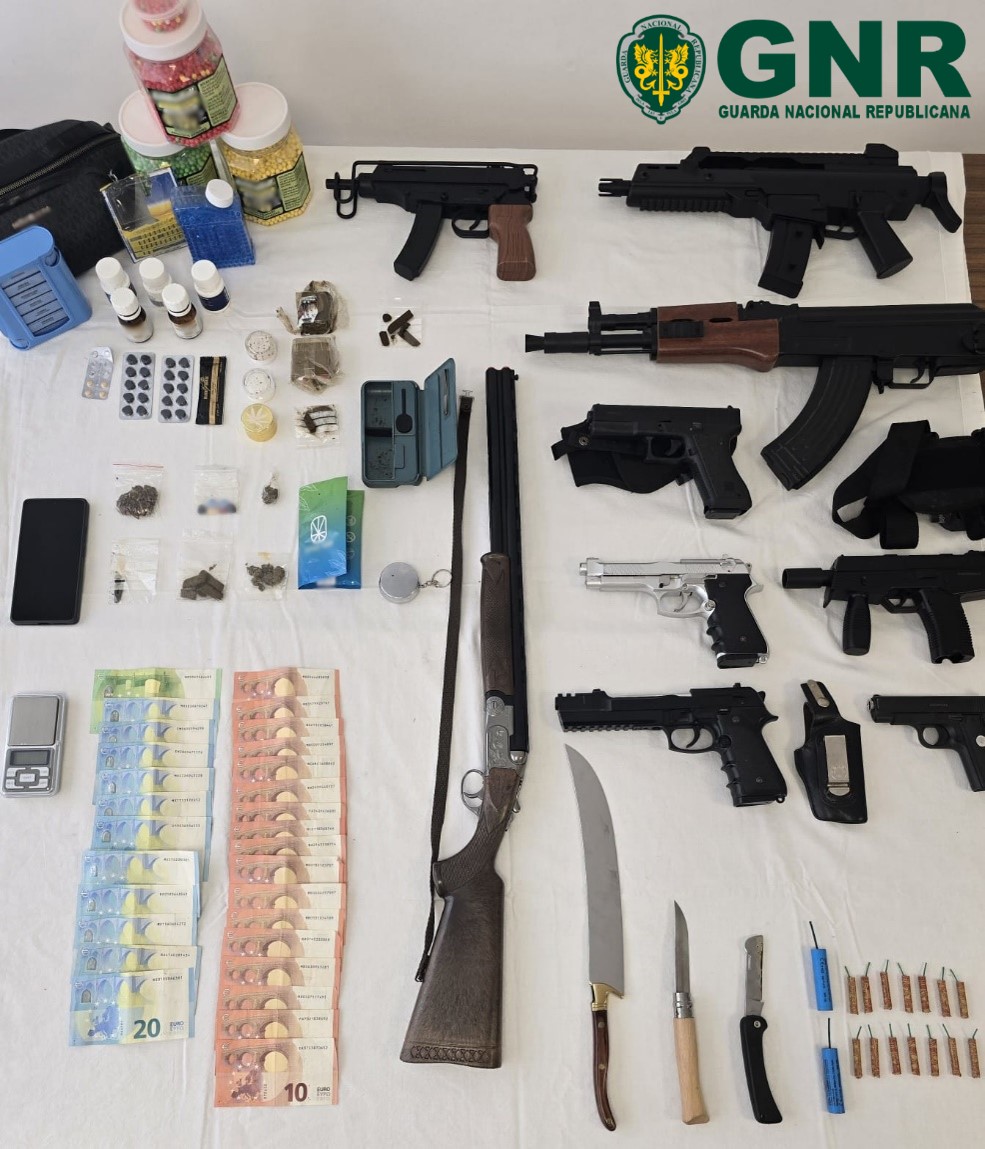 Armas, droga e dinheiro em detenção em Matosinhos