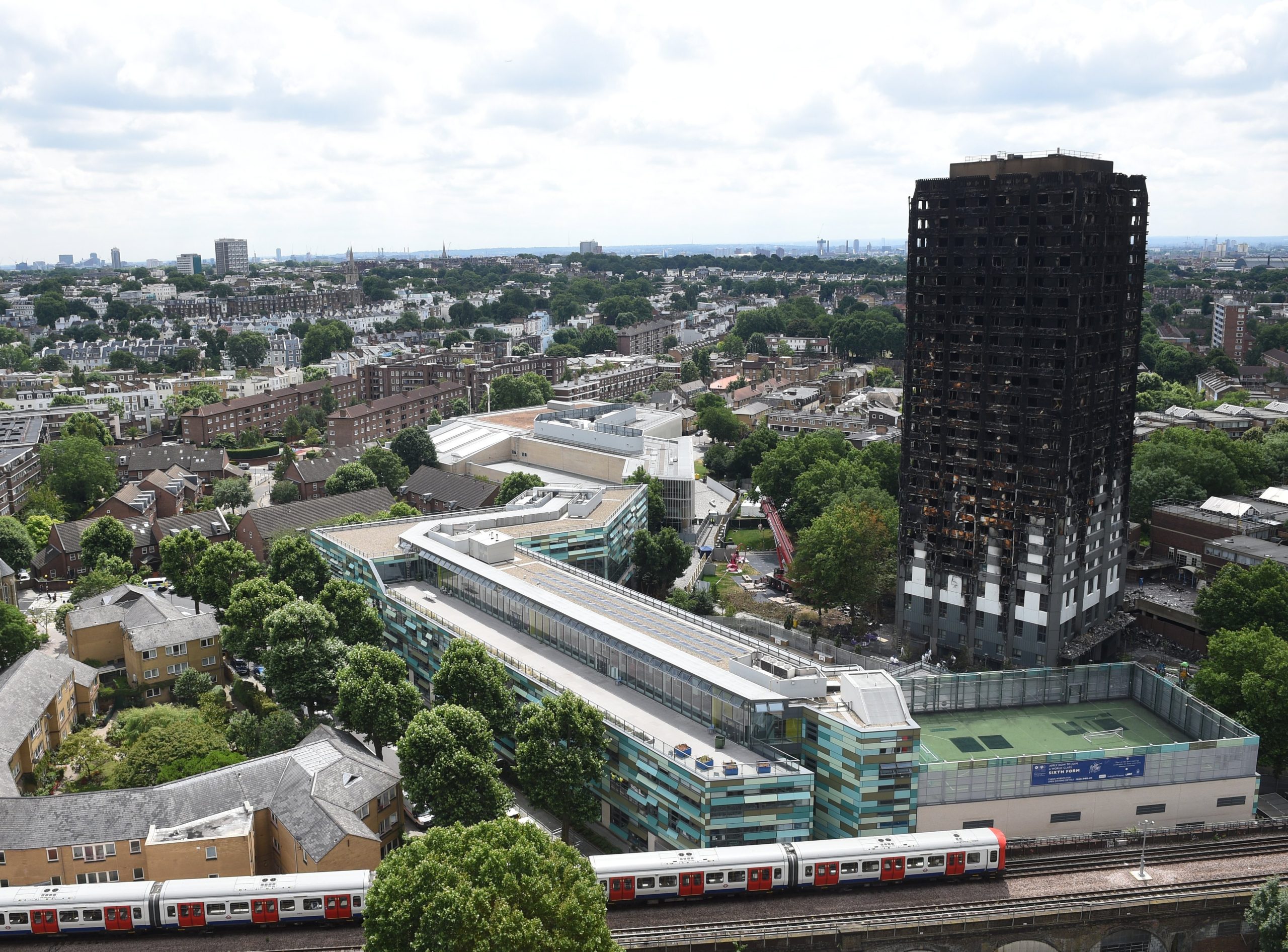 Português condenado a prisão por ter fingido ser vítima de incêndio em Londres