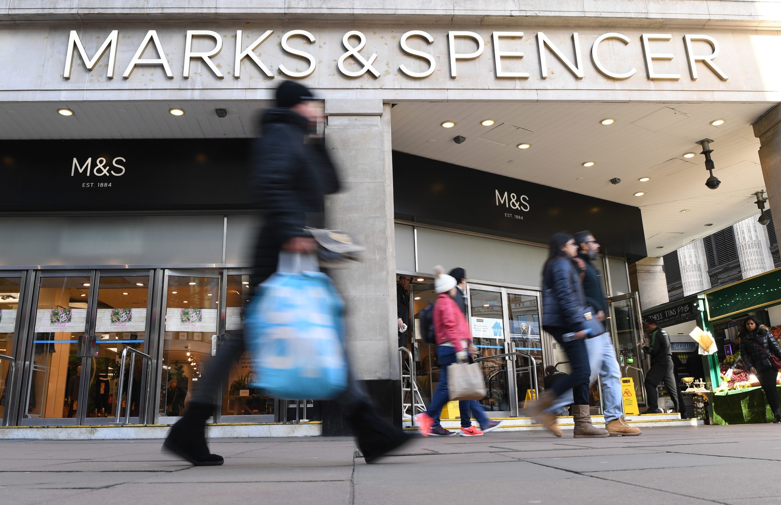 Cadeia de lojas Marks and Spencer vai dispensar 7.000 funcionários