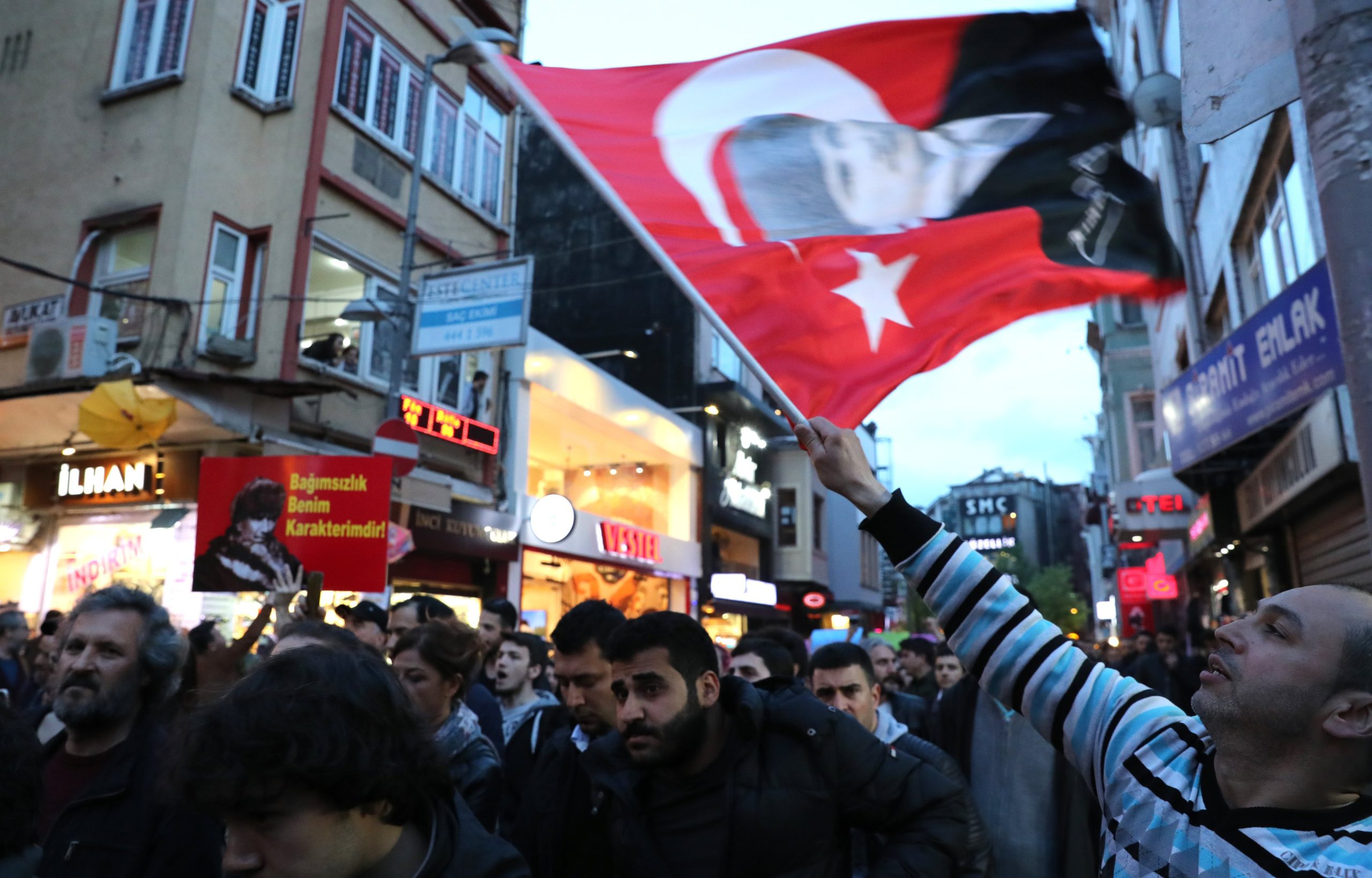 Partido turco no poder prepara congresso extraordinário para reintegrar Erdogan