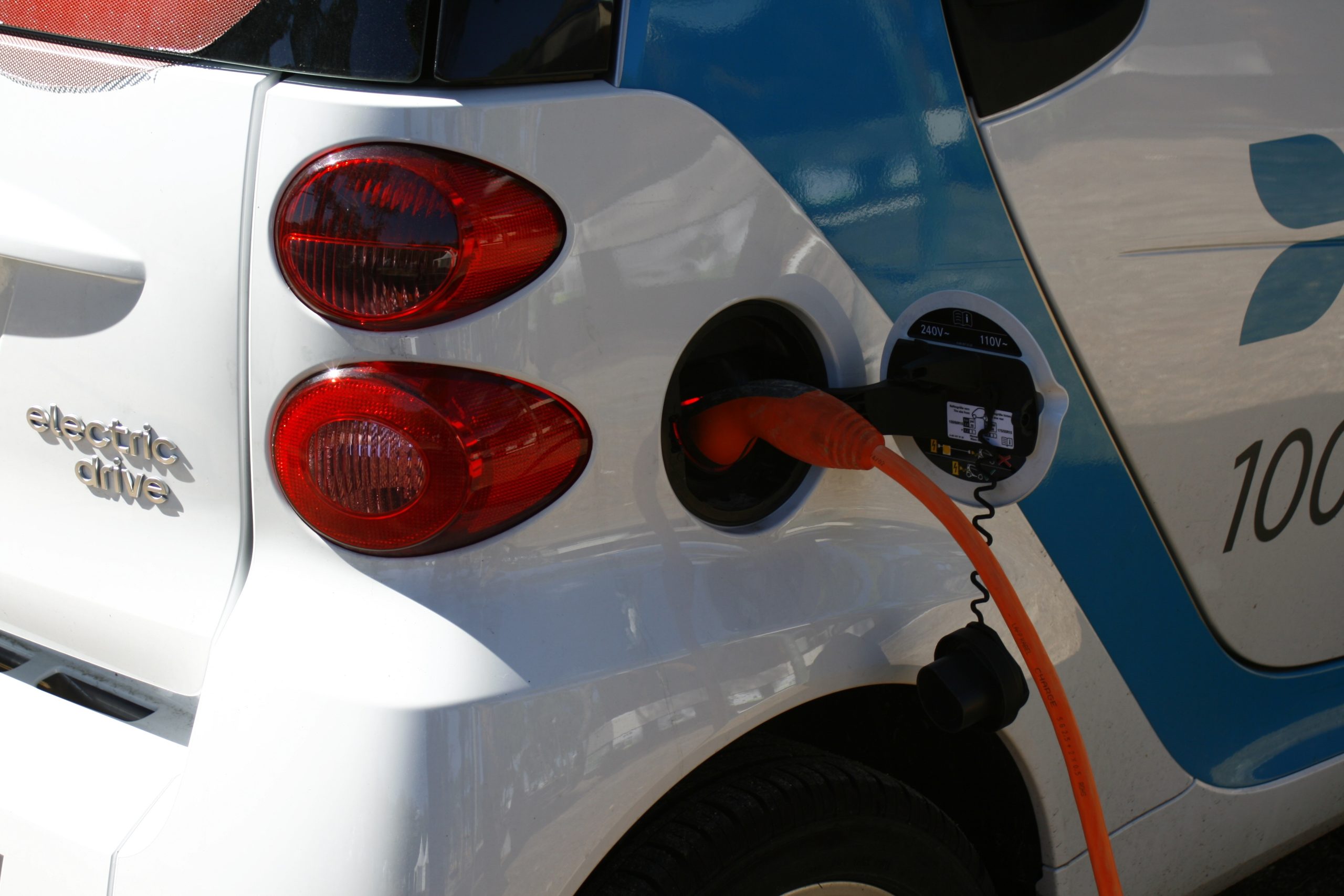 Crise do petróleo fortalece fabricantes chineses de veículos elétricos