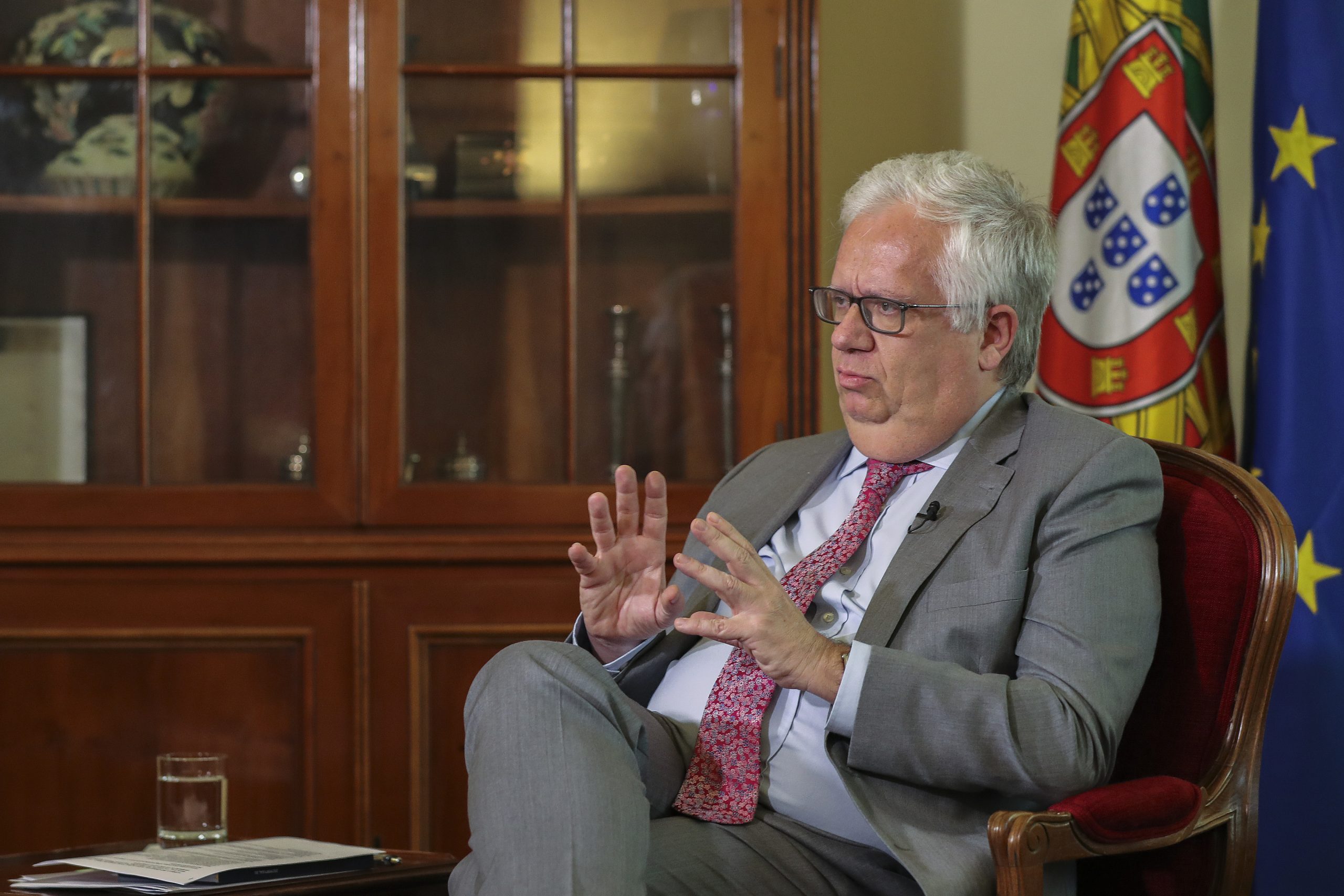 Eduardo Cabrita admite eleições autárquicas em dois fins de semana