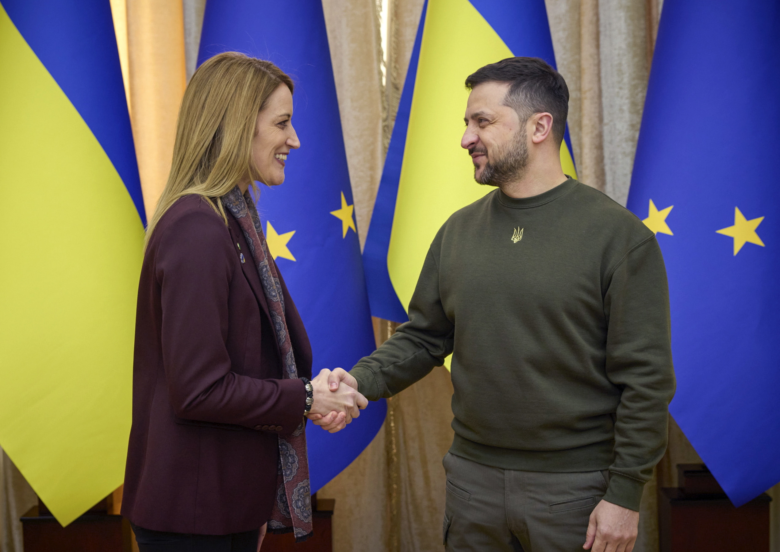 Zelensky agradece a Metsola o “envolvimento pessoal” da presidente do Parlamento Europeu