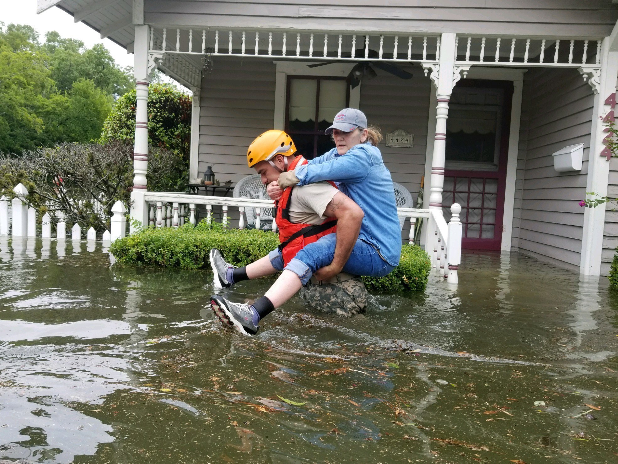 EUA: Mil resgatados em Houston nas últimas oito horas devido à tempestade Harvey