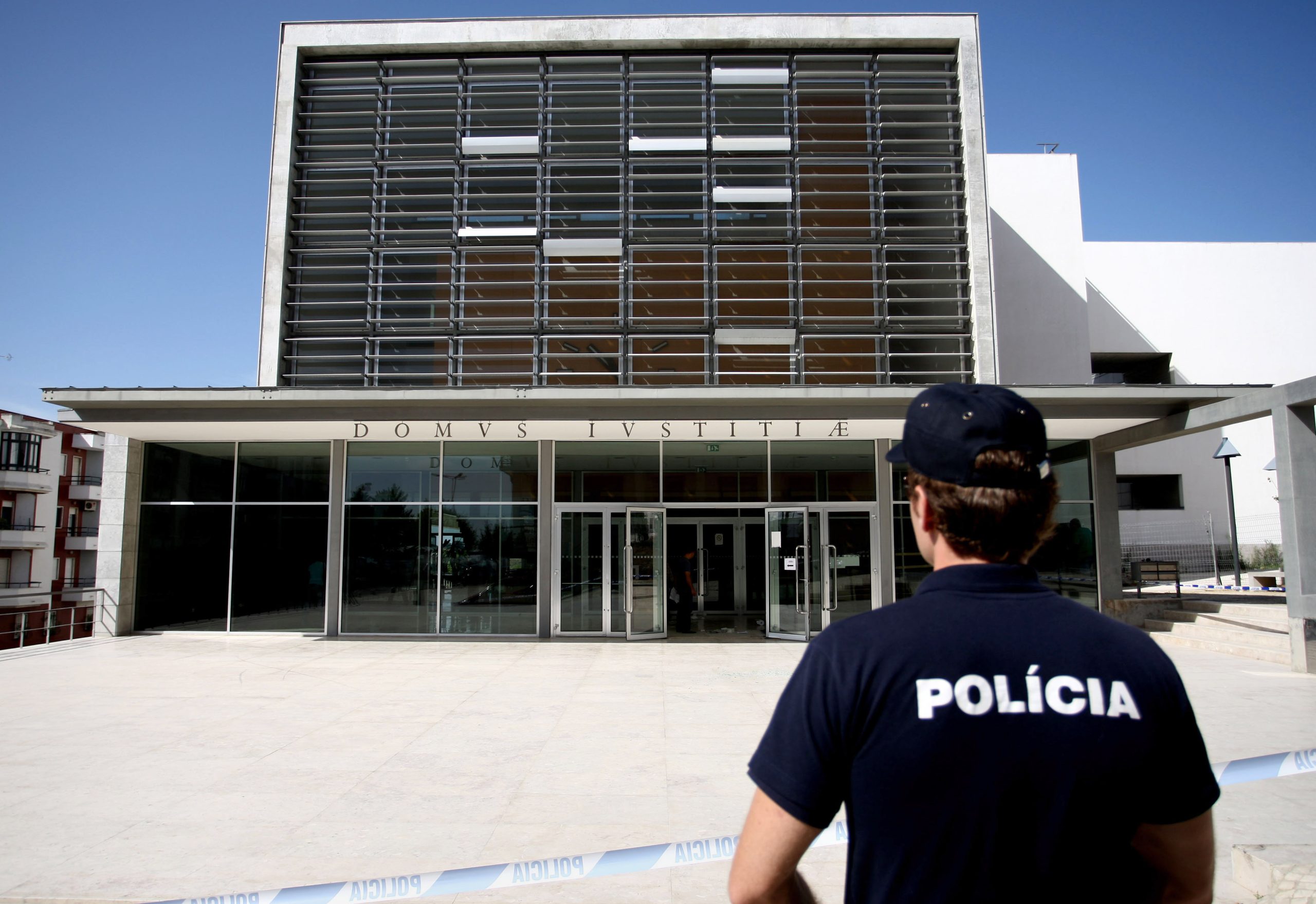 MP investiga agressão por polícias a jovem no Tribunal de Almada, um agente suspenso