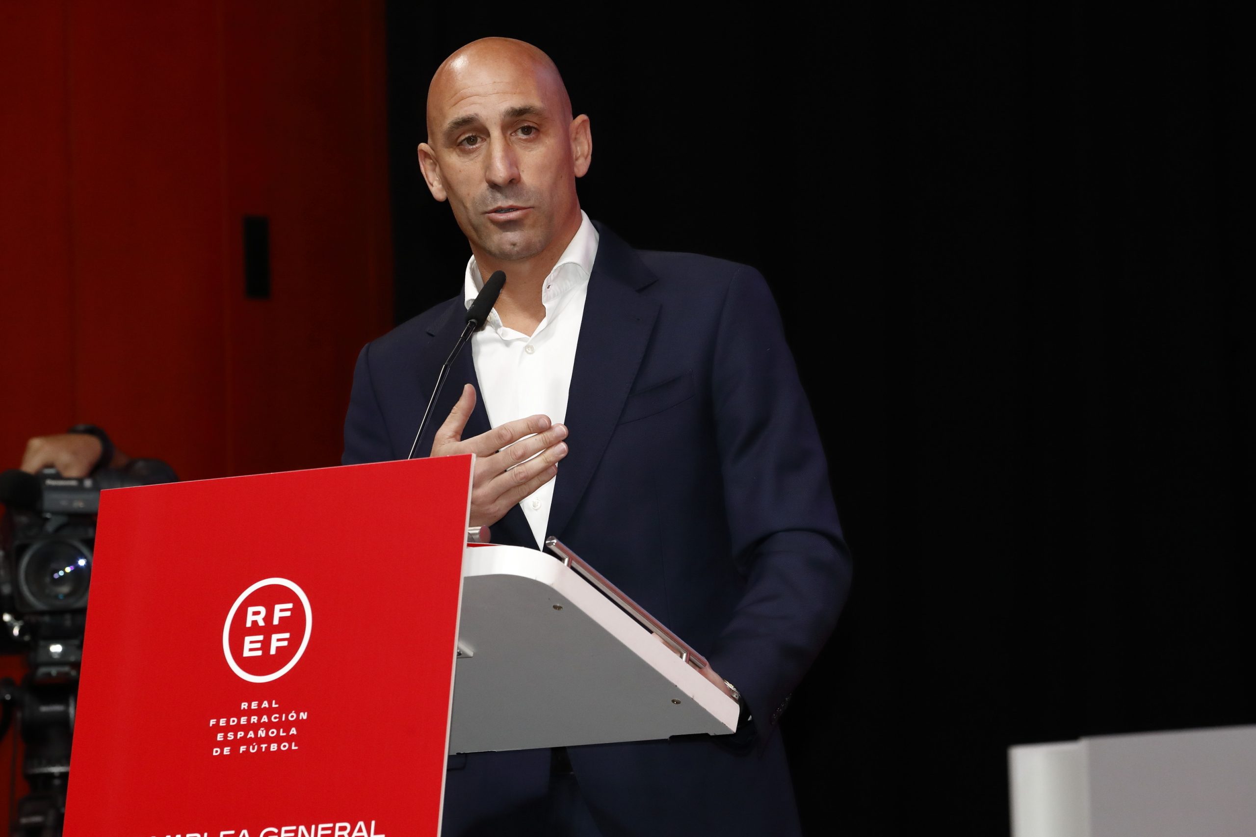 Federação de Futebol Espanhola pede demissão de Luis Rubiales