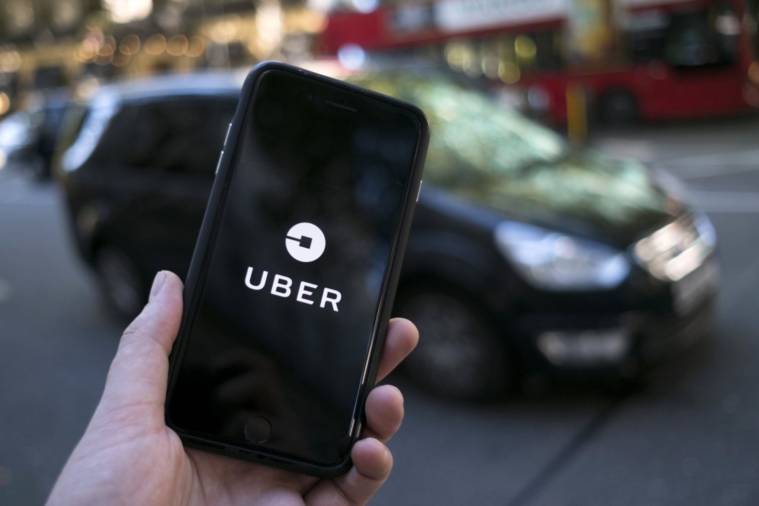 Lei das plataformas eletrónicas de transporte entra hoje em vigor