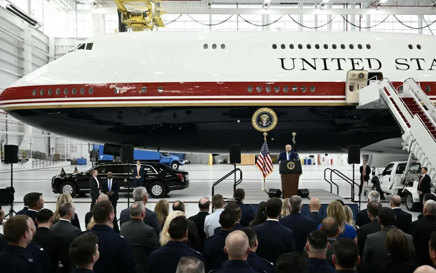 Trump apresenta novo Air Force One oferecido pelo Qatar e confirma estreia em julho na cimeira da NATO