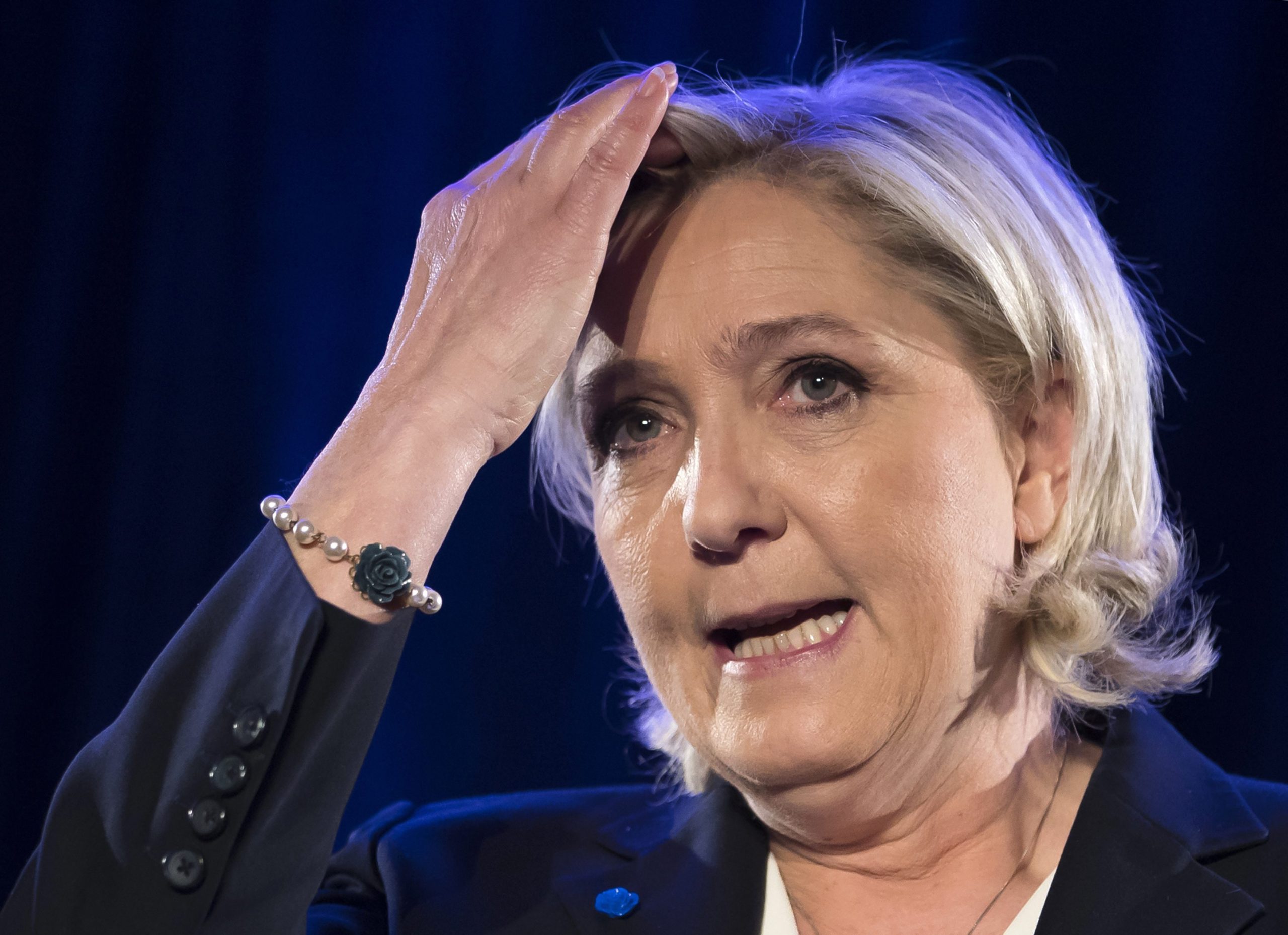 Le Pen propõe imposto sobre contratos de trabalho com estrangeiros