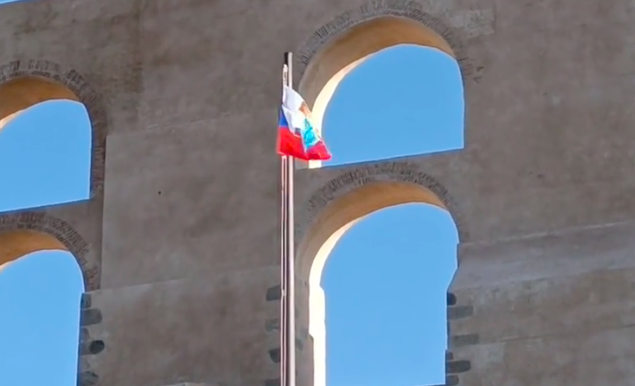 Bandeira nacional trocada por uma da federação russa em Elvas