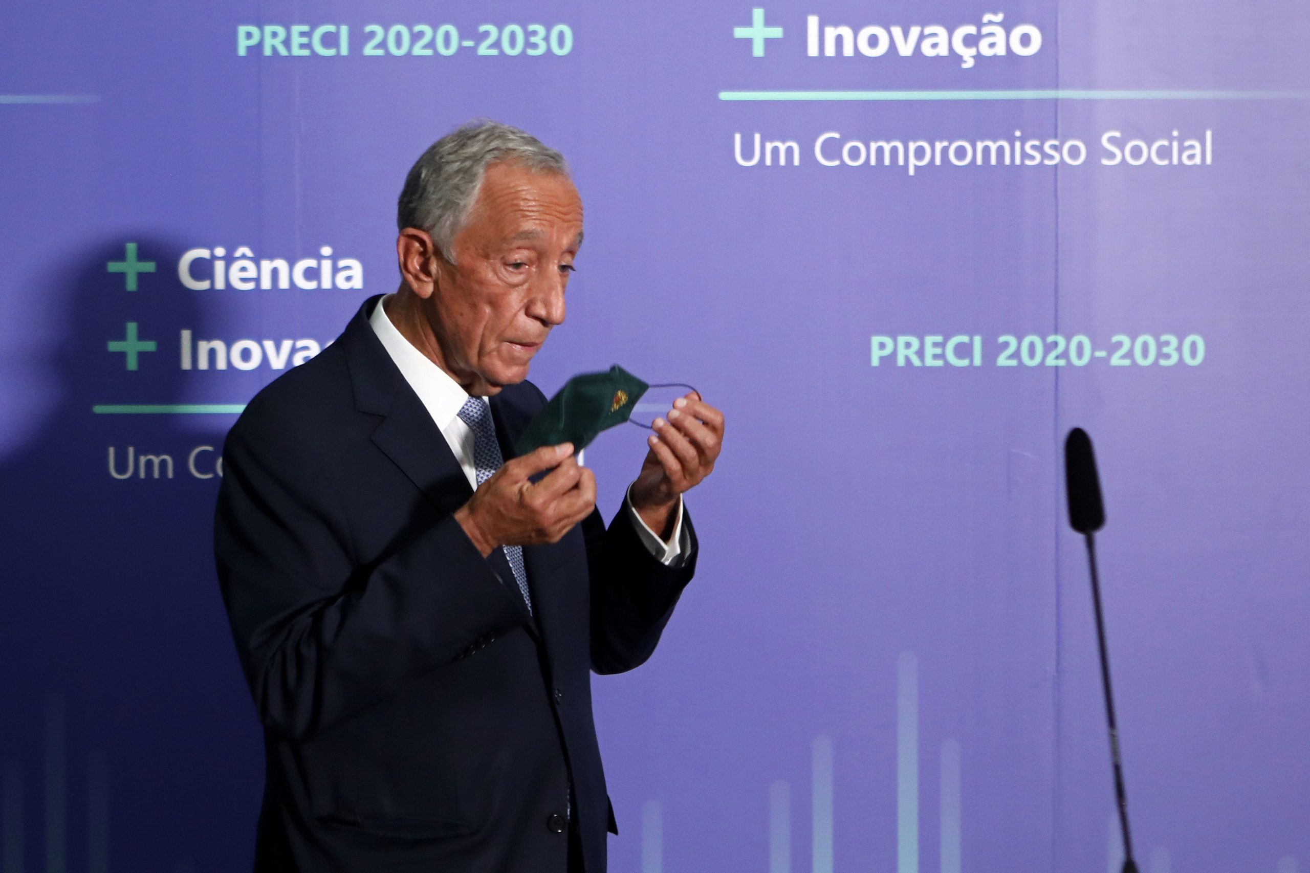 Marcelo considera que Novo Banco será um tema a tratar só depois do Orçamento