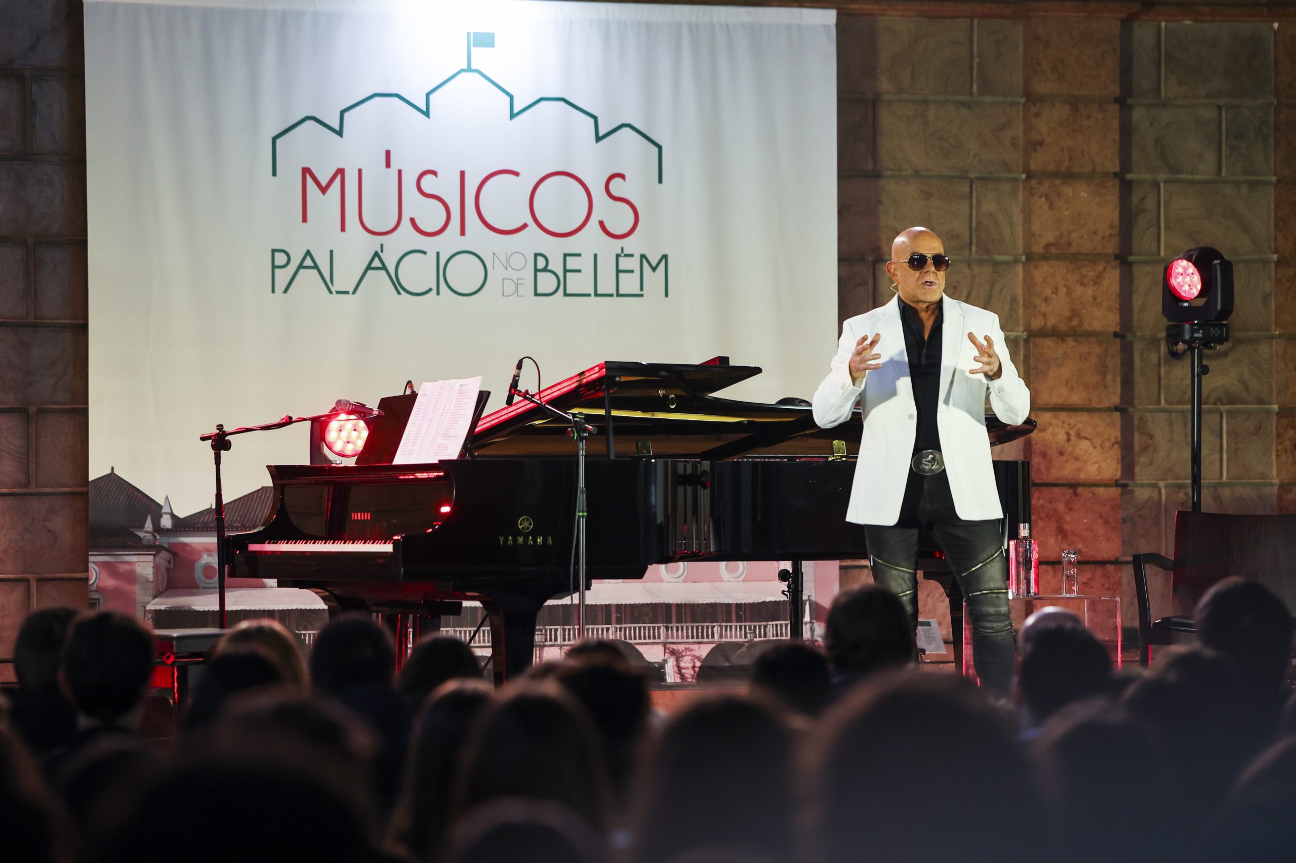 Pedro Abrunhosa perante mais de 400 alunos em Belém saúda os professores portugueses