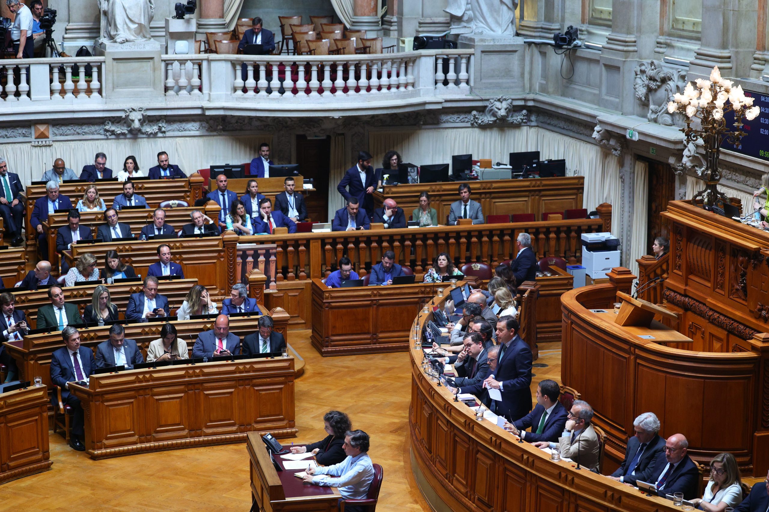 Governo garante assento dos municípios na comissão sobre energia em baixa tensão