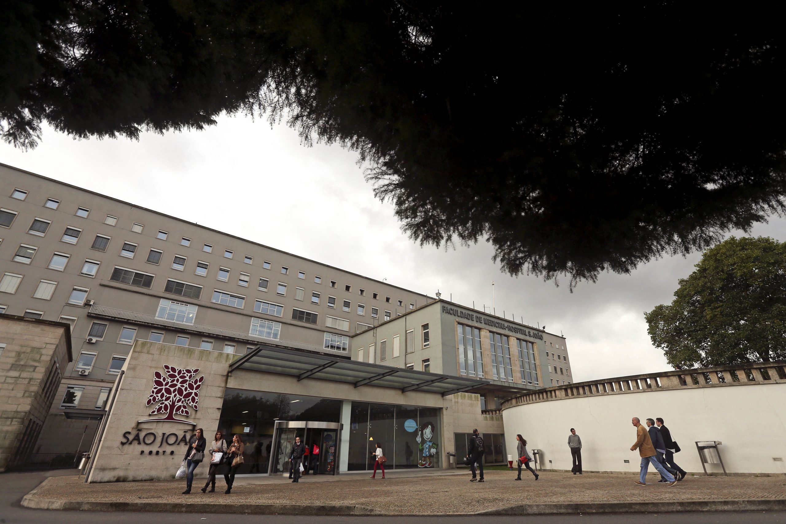 Covid-19: Bebé nos cuidados intensivos do Hospital São João, no Porto, mantém-se estável