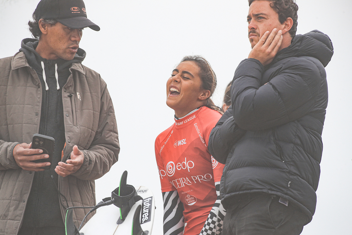 Aos 8 anos surfou em Teahupoo, aos 13 apresentou-se ao mundo na Ericeira. Tya Zebrowski, a prodígio francesa de quem se vai falar muito