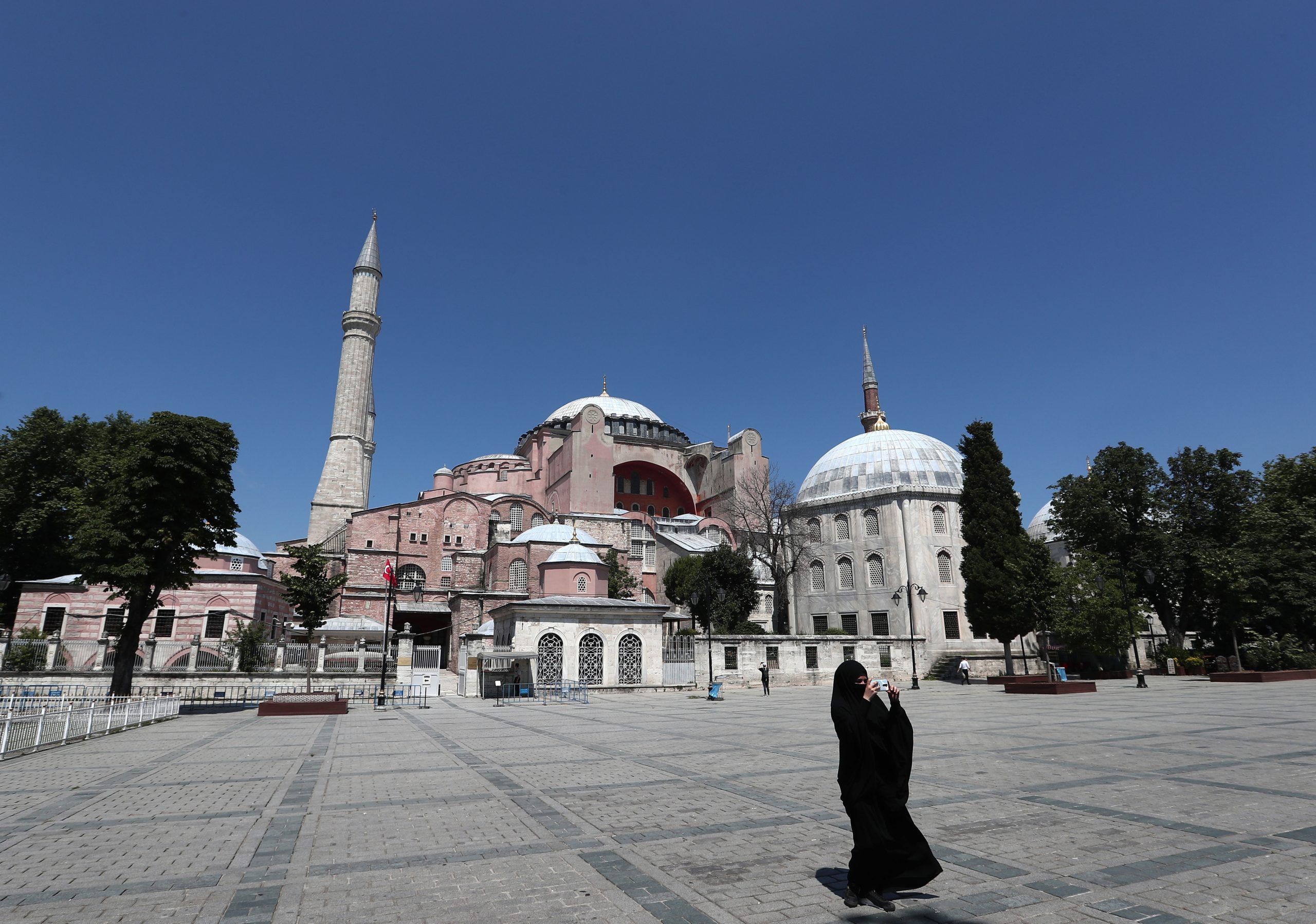 Entre aplausos e críticas, Hagia Sofia é inaugurada como templo islâmico