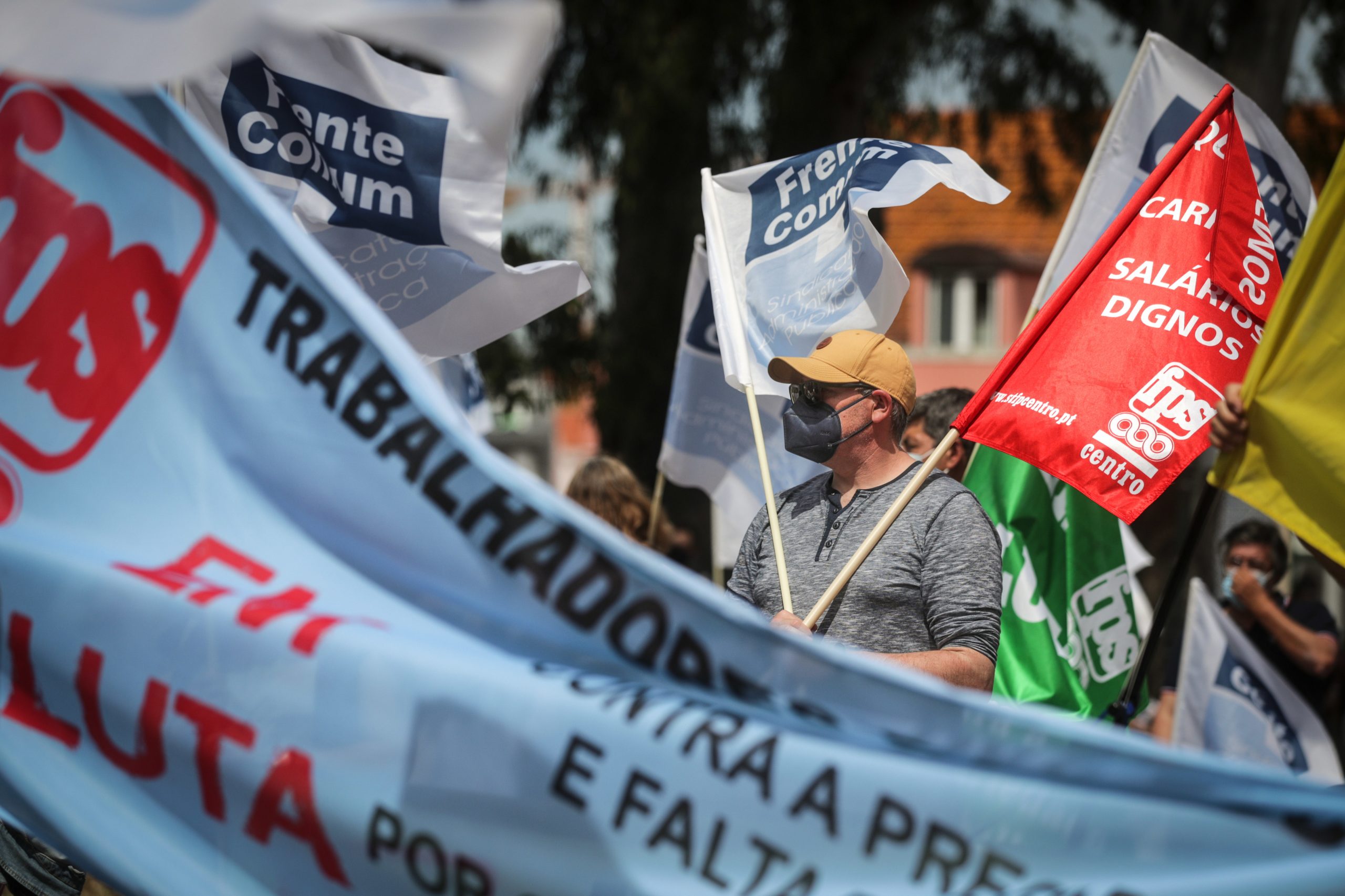 Previsões de forte adesão à greve de hoje na função pública