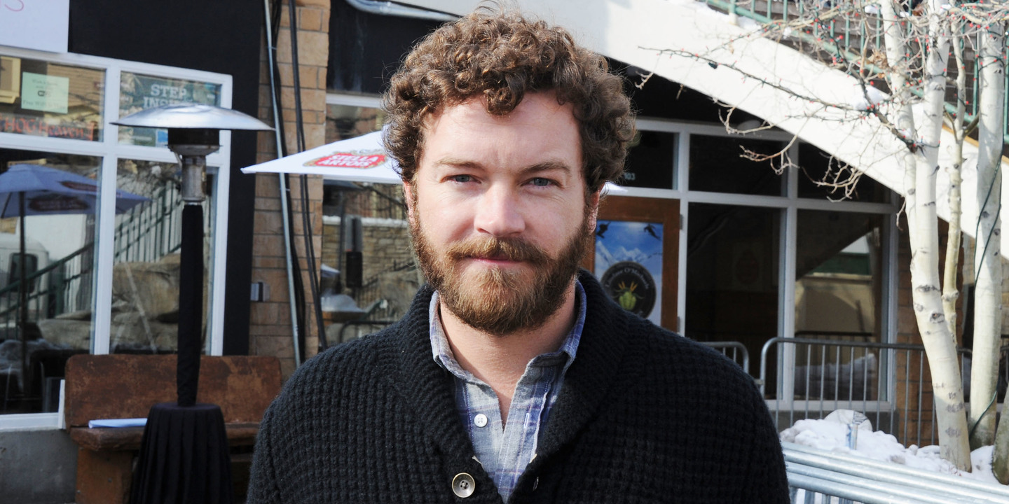 Ator Danny Masterson transferido para prisão estadual para cumprir pena por violação nos EUA