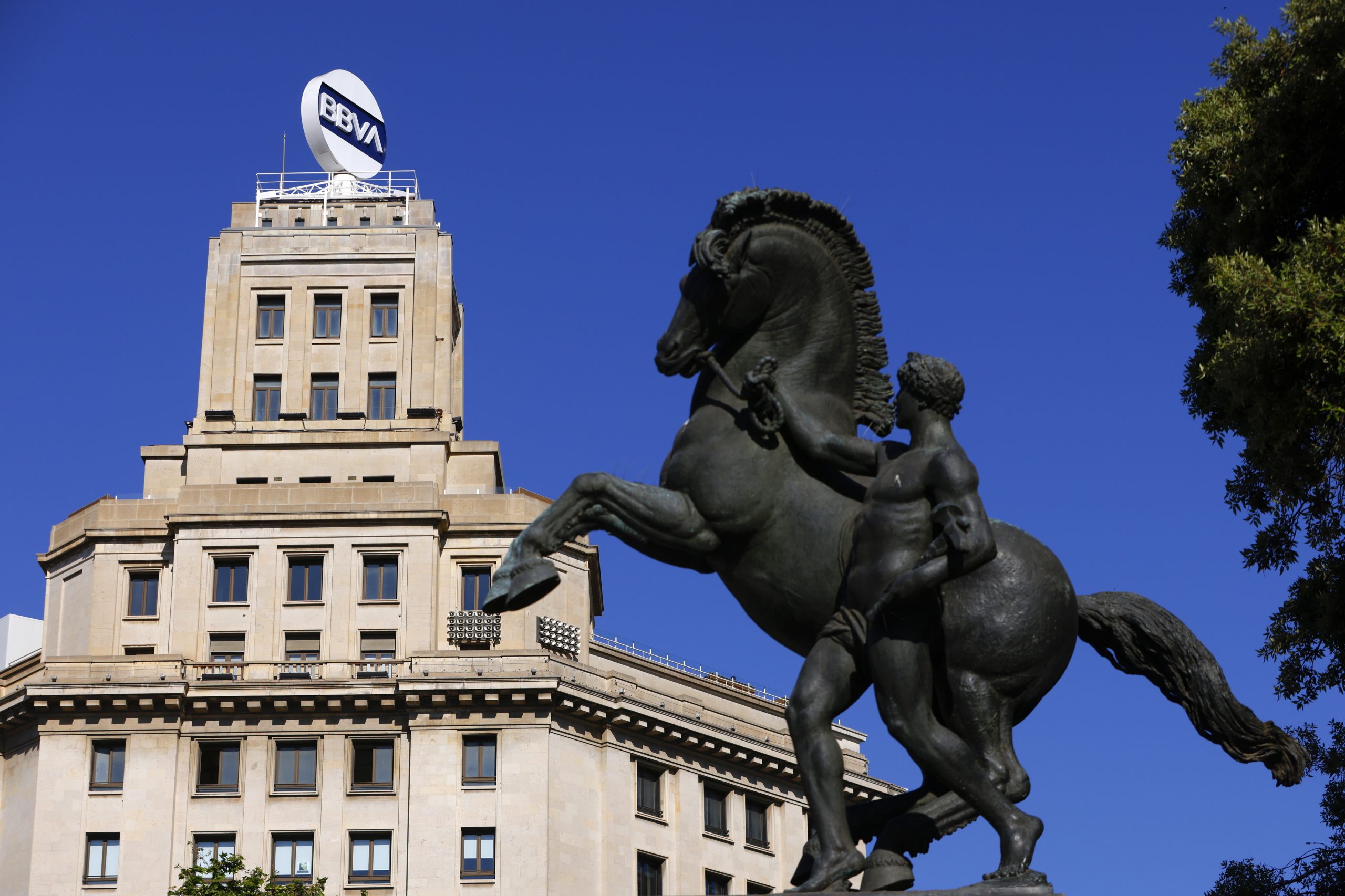 Governo espanhol repudia OPA do BBVA sobre catalão Banco Sabadell