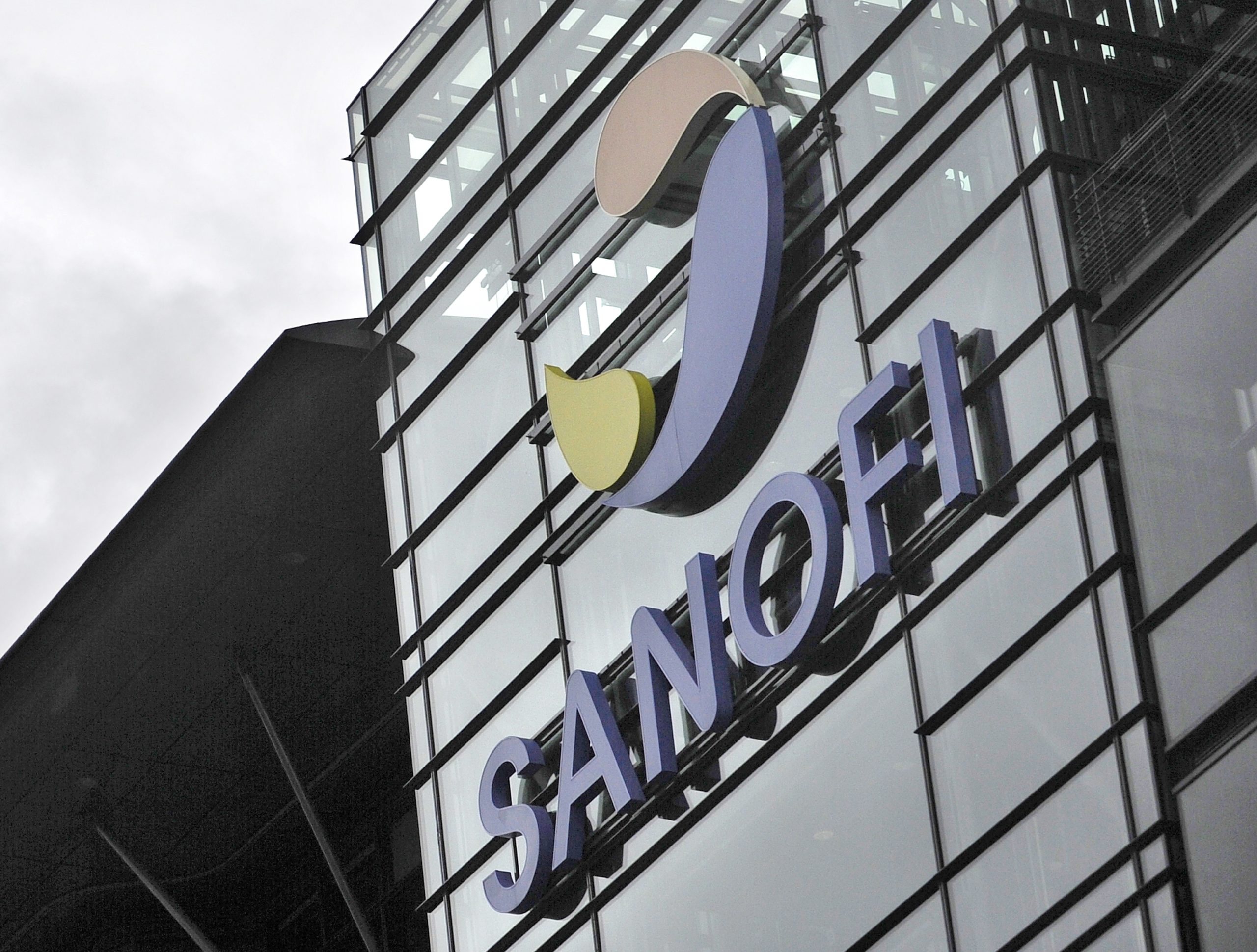 Lucro da farmacêutica Sanofi sobe 23%. Resultados impulsionados por medicamento para a dermatite