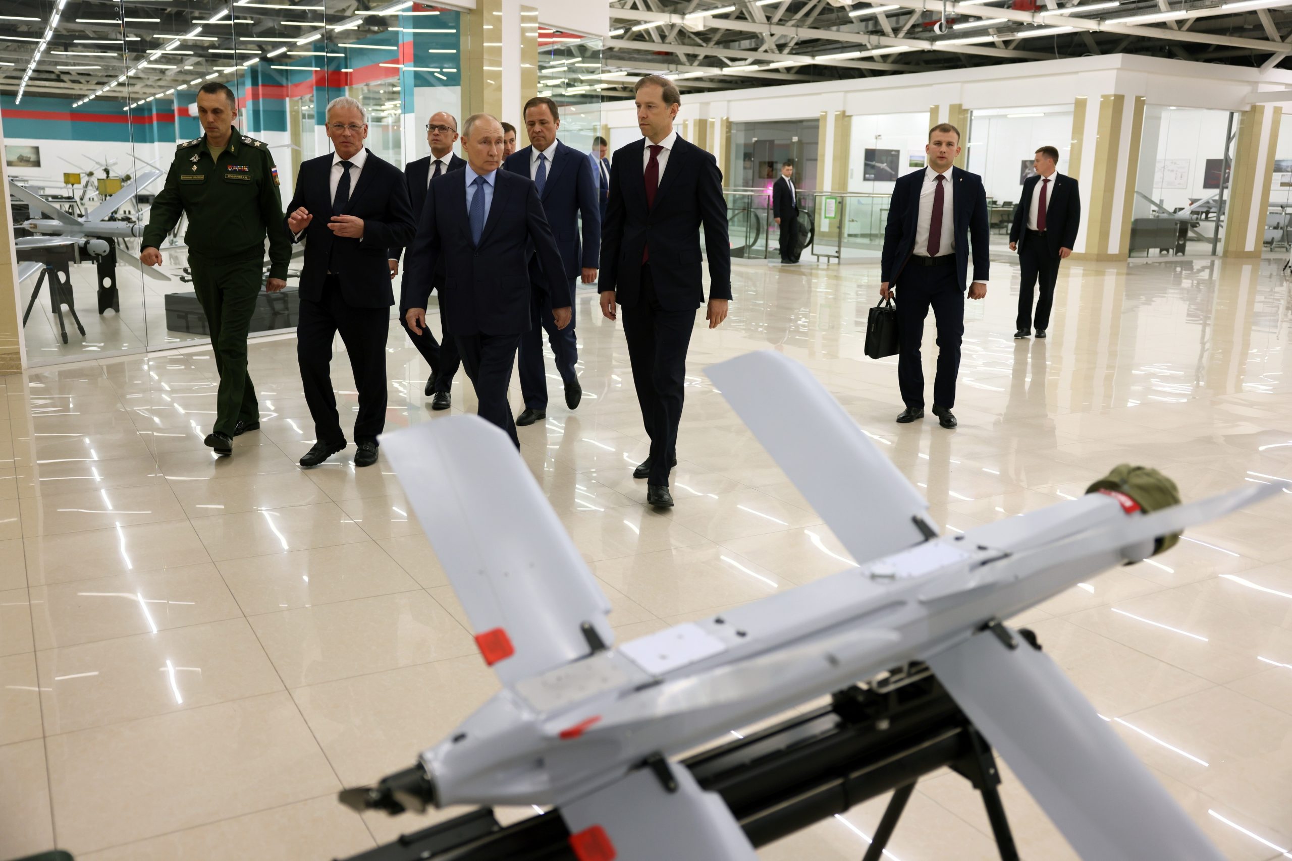 Putin afirma que produção russa de blindados duplicou em 2023