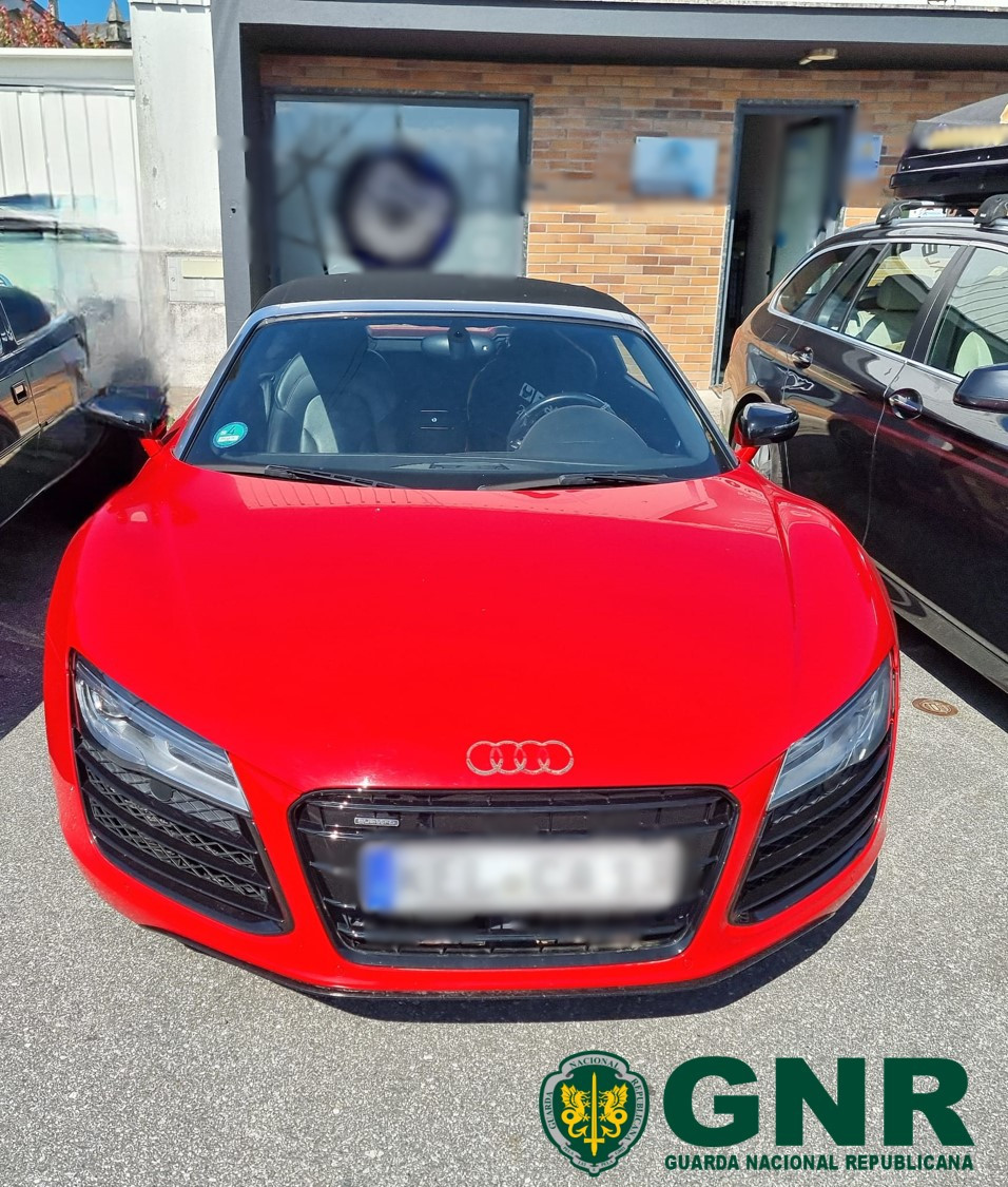 Carro de luxo furtado foi recuperado em Braga pela GNR