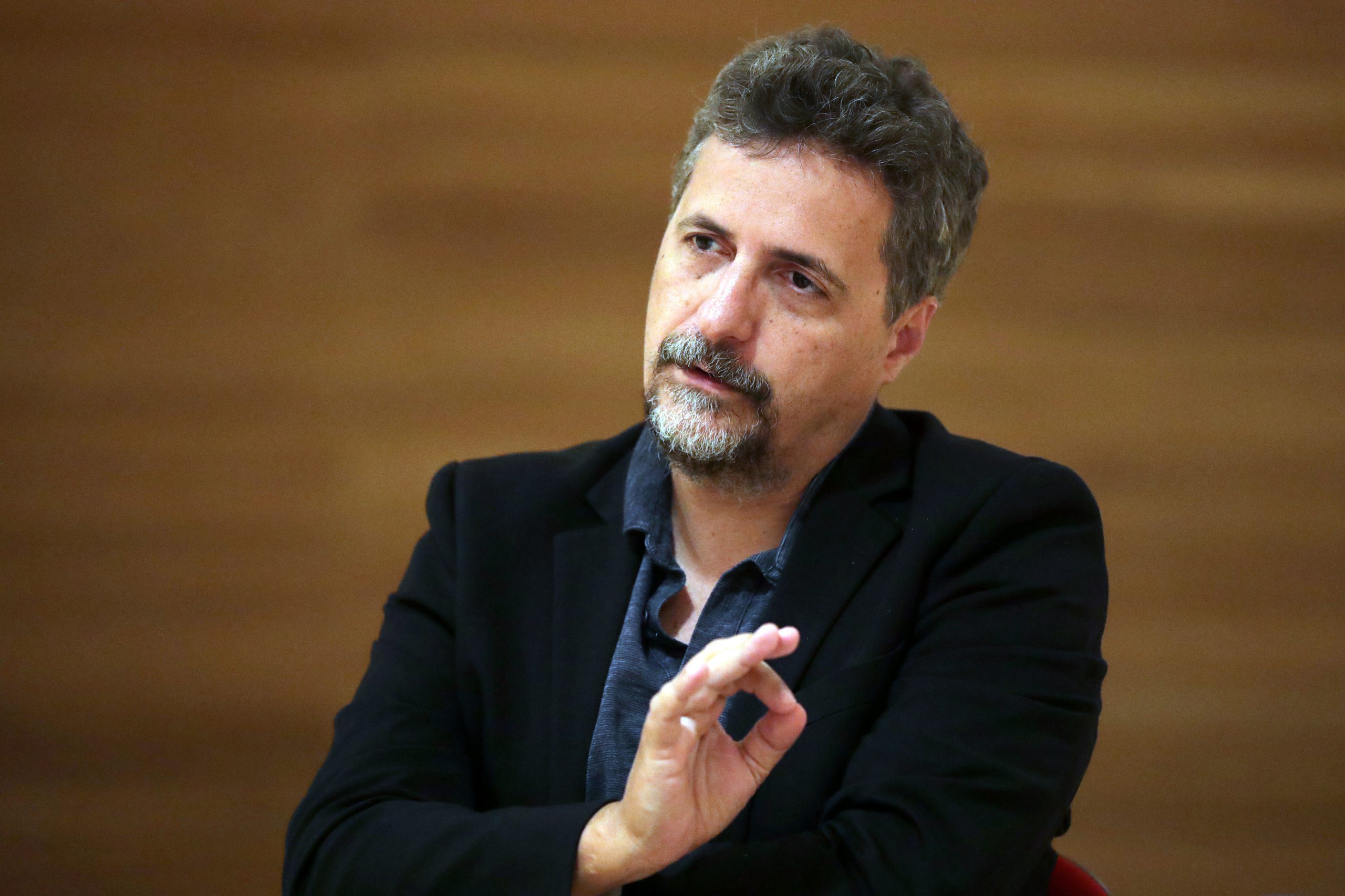 Imagem do artista como “inimigo do povo” está “pegando” no Brasil, alerta Kléber Mendonça