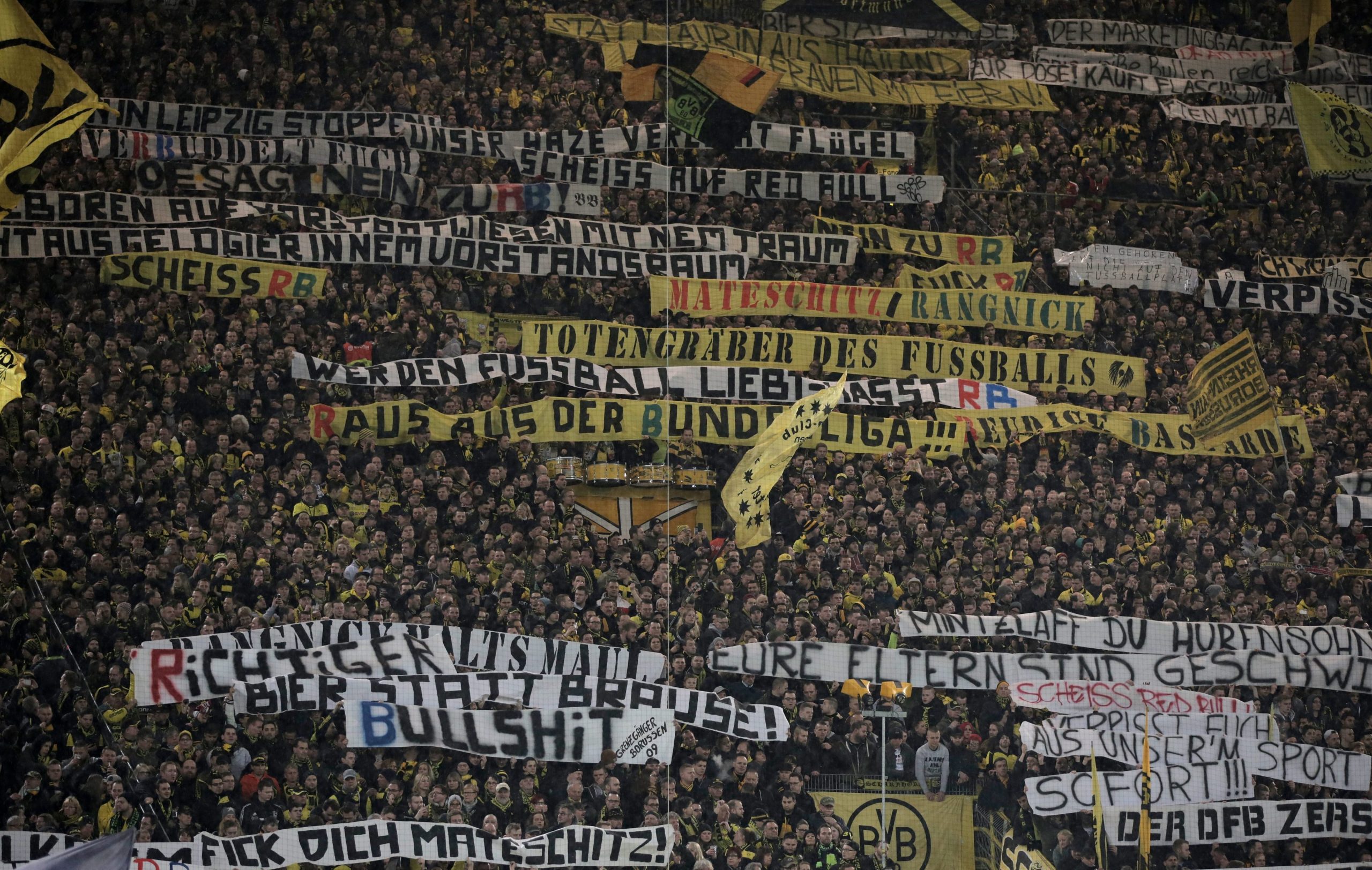 Dortmund apresenta desculpas ao Leipzig por agressões a adeptos
