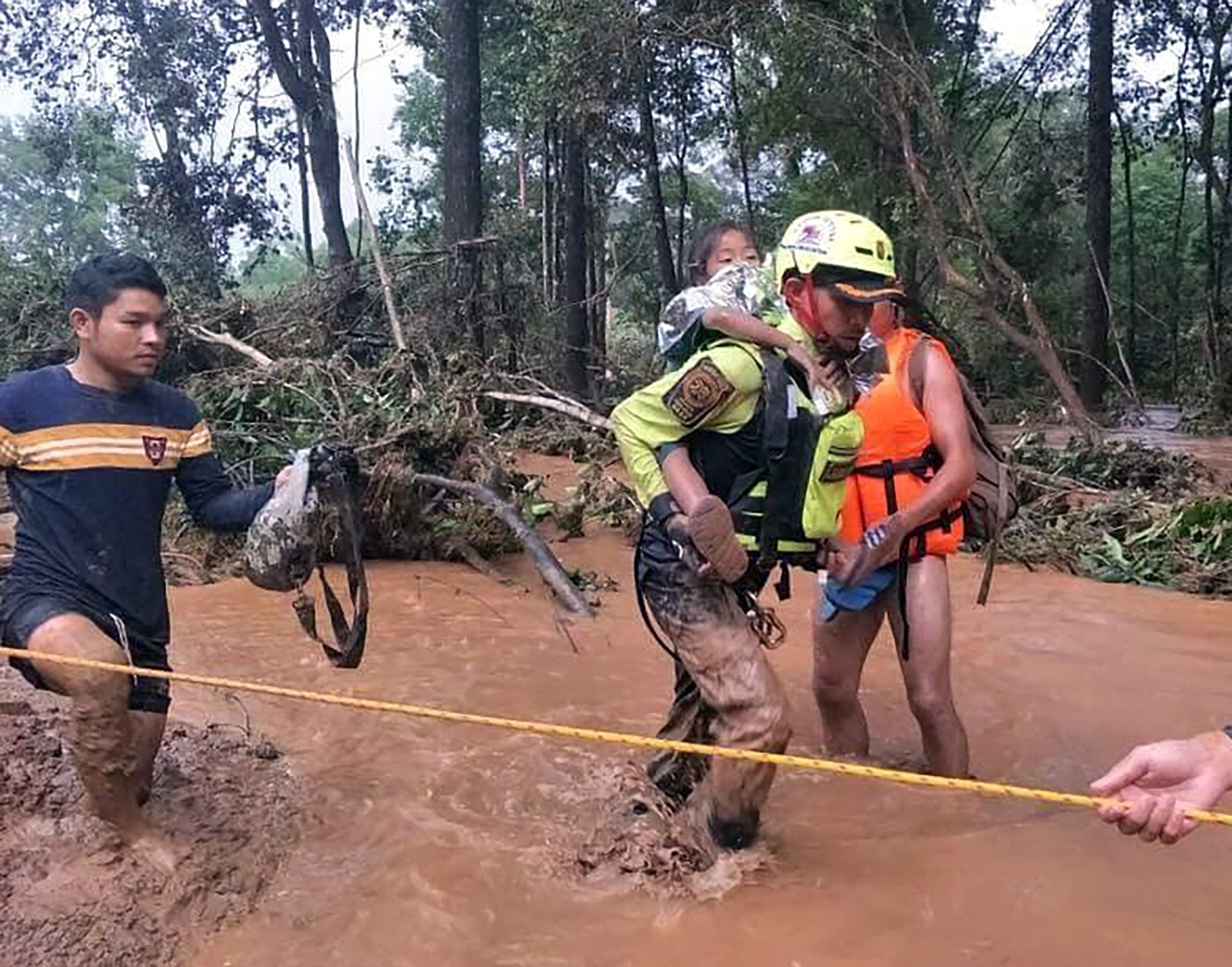 Novo balanço oficial aponta para 31 mortos após desmoronamento de barragem no Laos