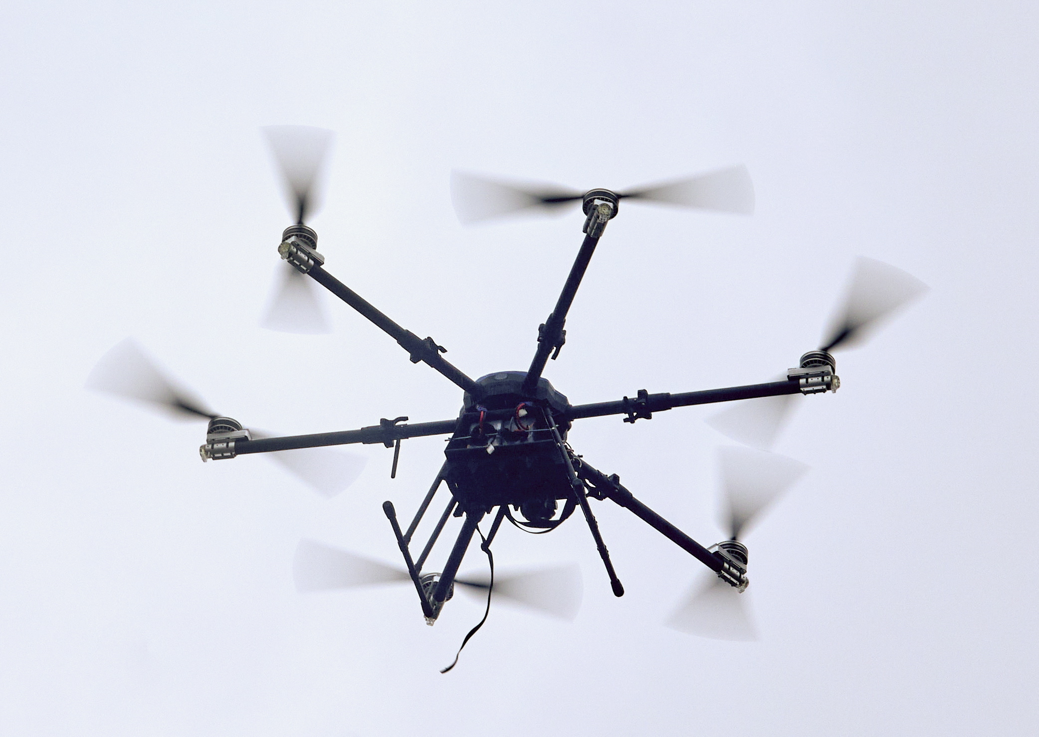 Tráfego no aeroporto de Gotemburgo suspenso depois de avistamento de drones