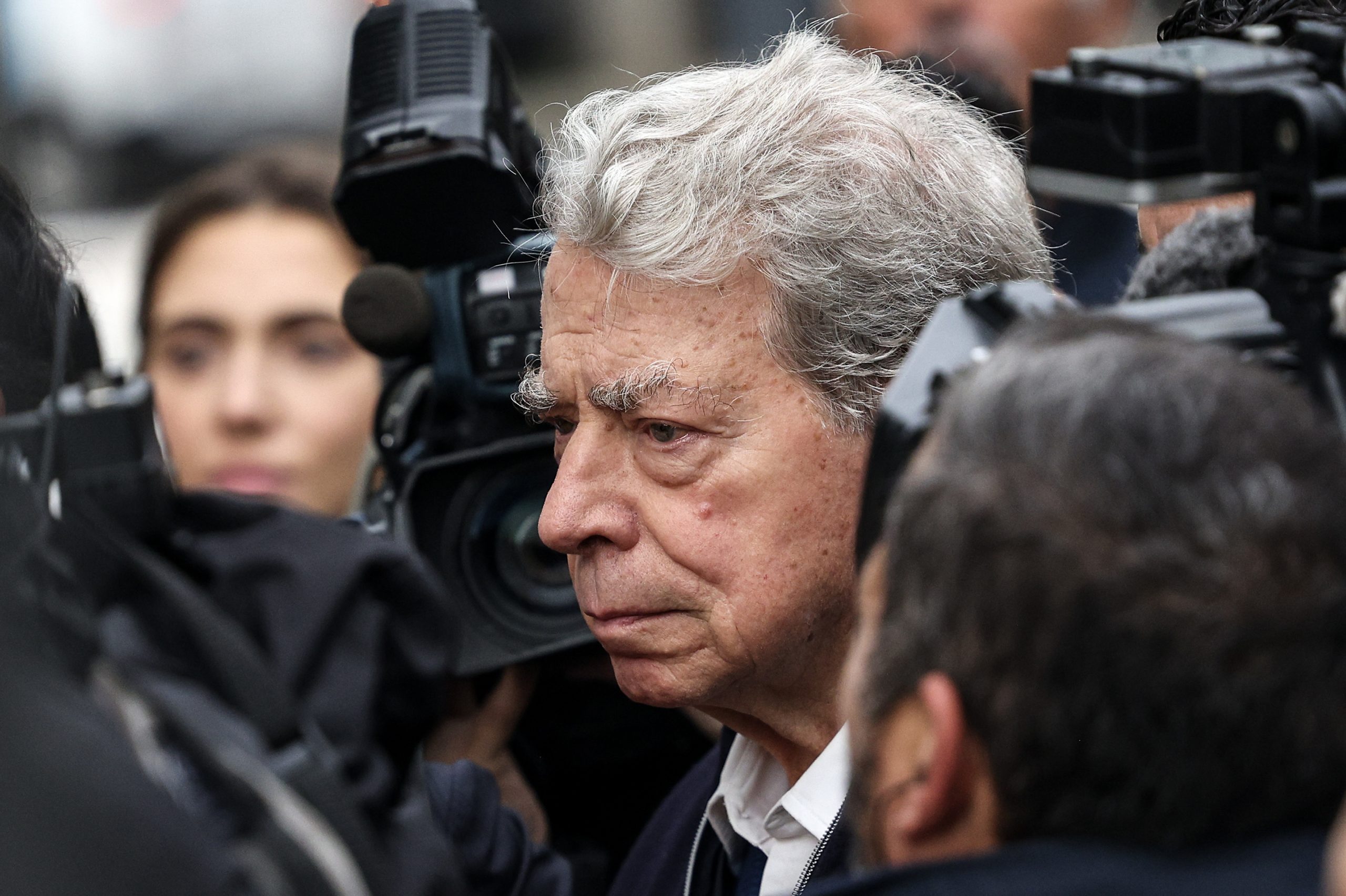 Caso BES. Tribunal manda parar reprodução de áudio de Ricardo Salgado devido a problemas de som e tradução