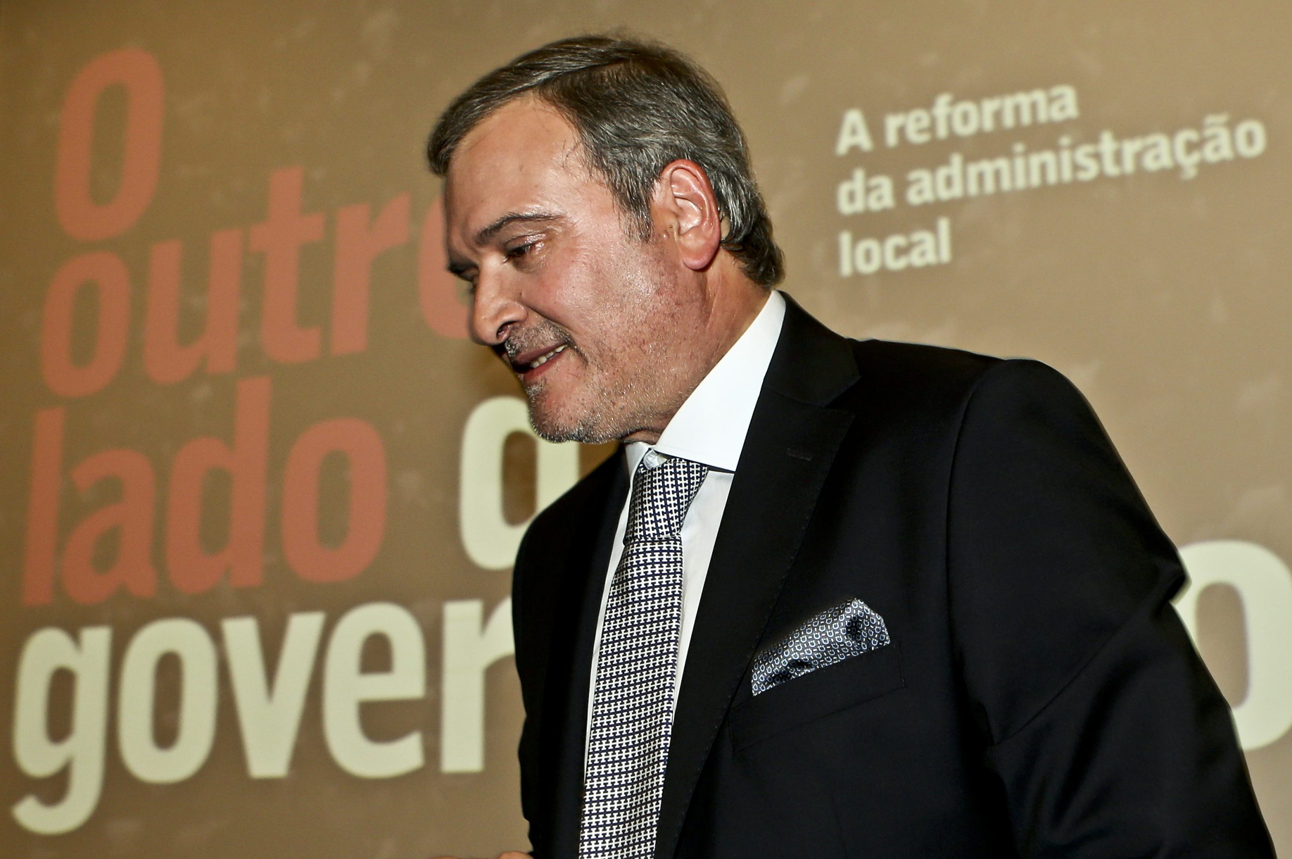 Ex-ministro Miguel Relvas diz que Governo não deve ter medo de avançar com moção de confiança