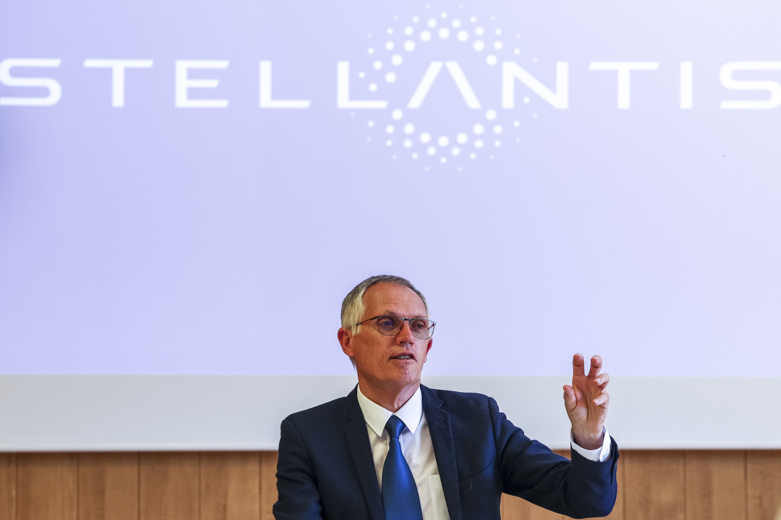 Stellantis quer maior desenvolvimento da rede de carregamento de veículos elétricos