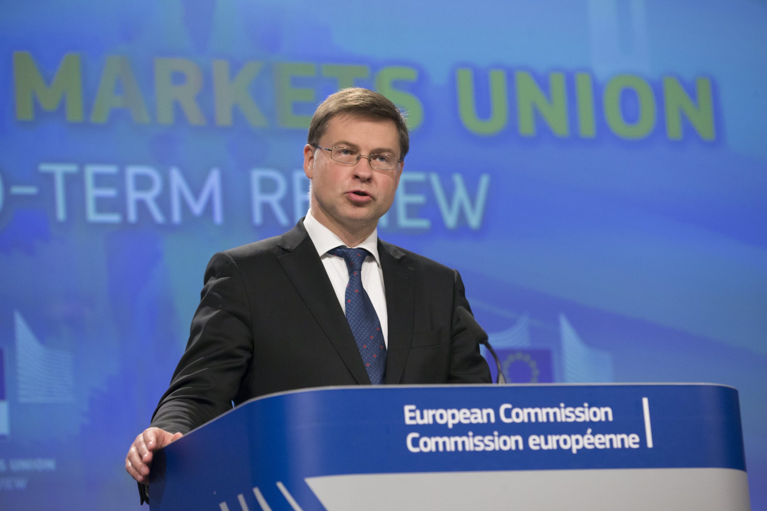Dombrovskis “satisfeito” com saída de Portugal do défice excessivo mas pede mais “trabalho árduo”