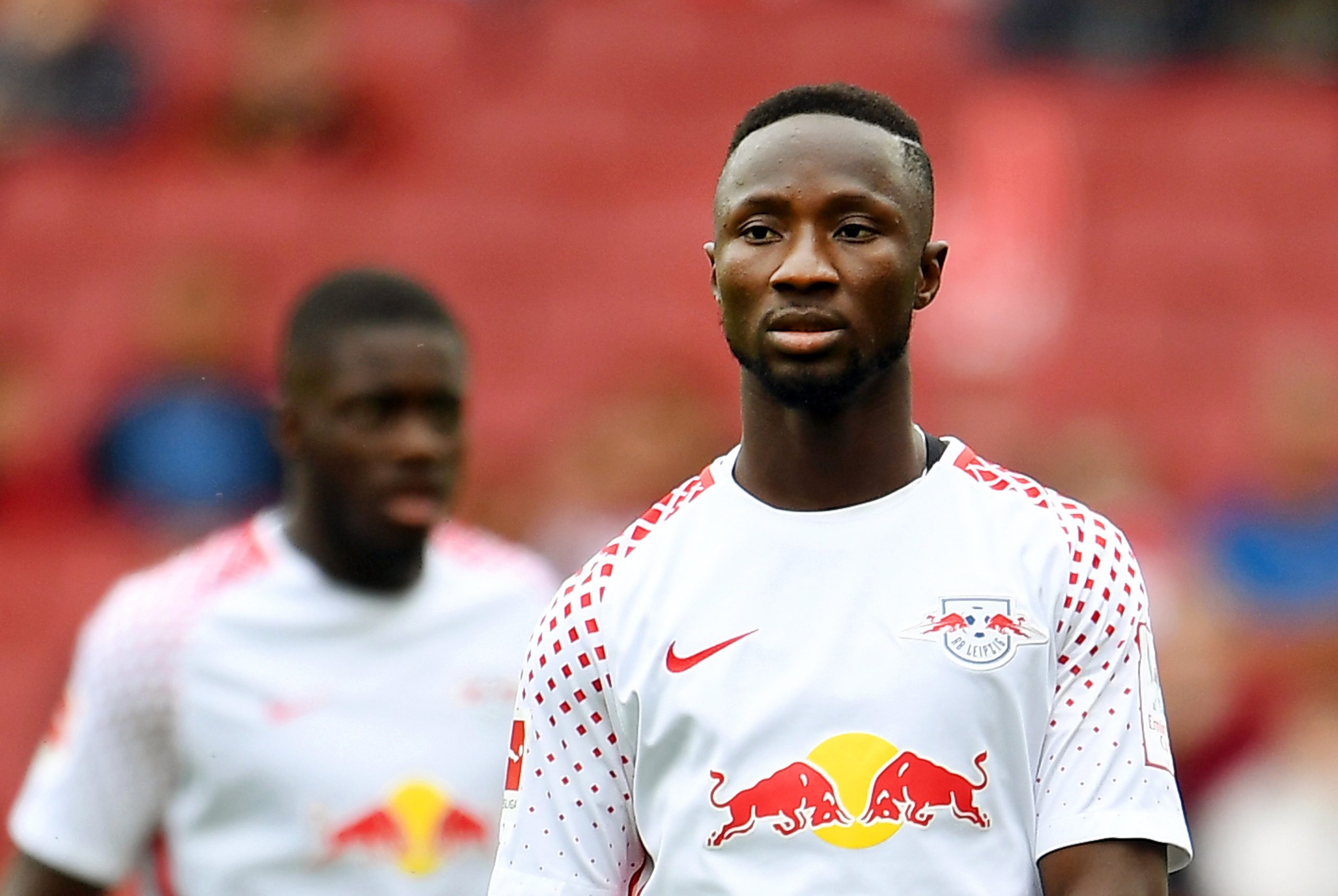 Oficial: Naby Keita vai reforçar o Liverpool no próximo verão