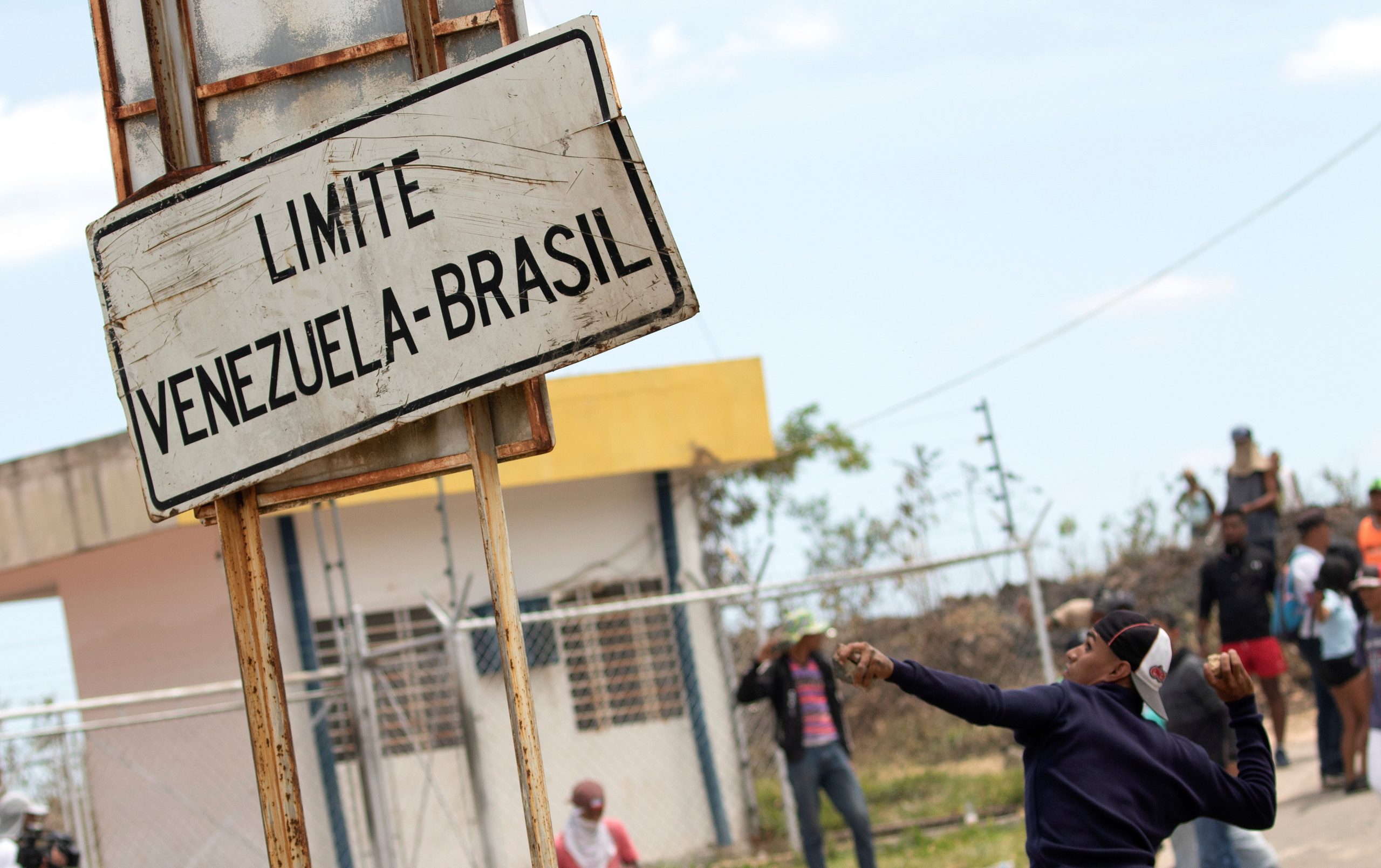 Cerca de 30 turistas brasileiros retidos na Venezuela regressaram ao Brasil