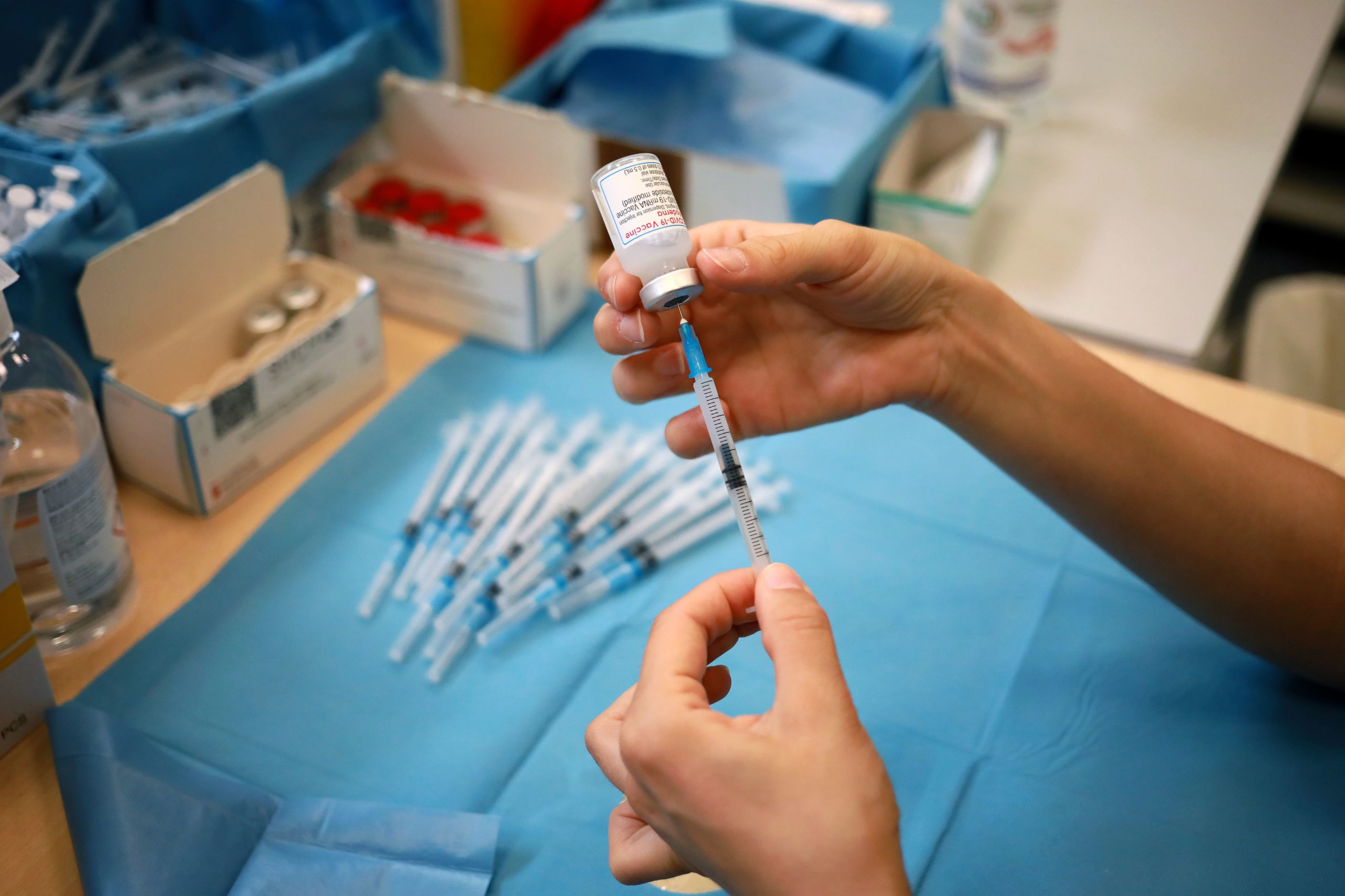 Vacinação contra a covid e gripe arranca em simultâneo na segunda-feira