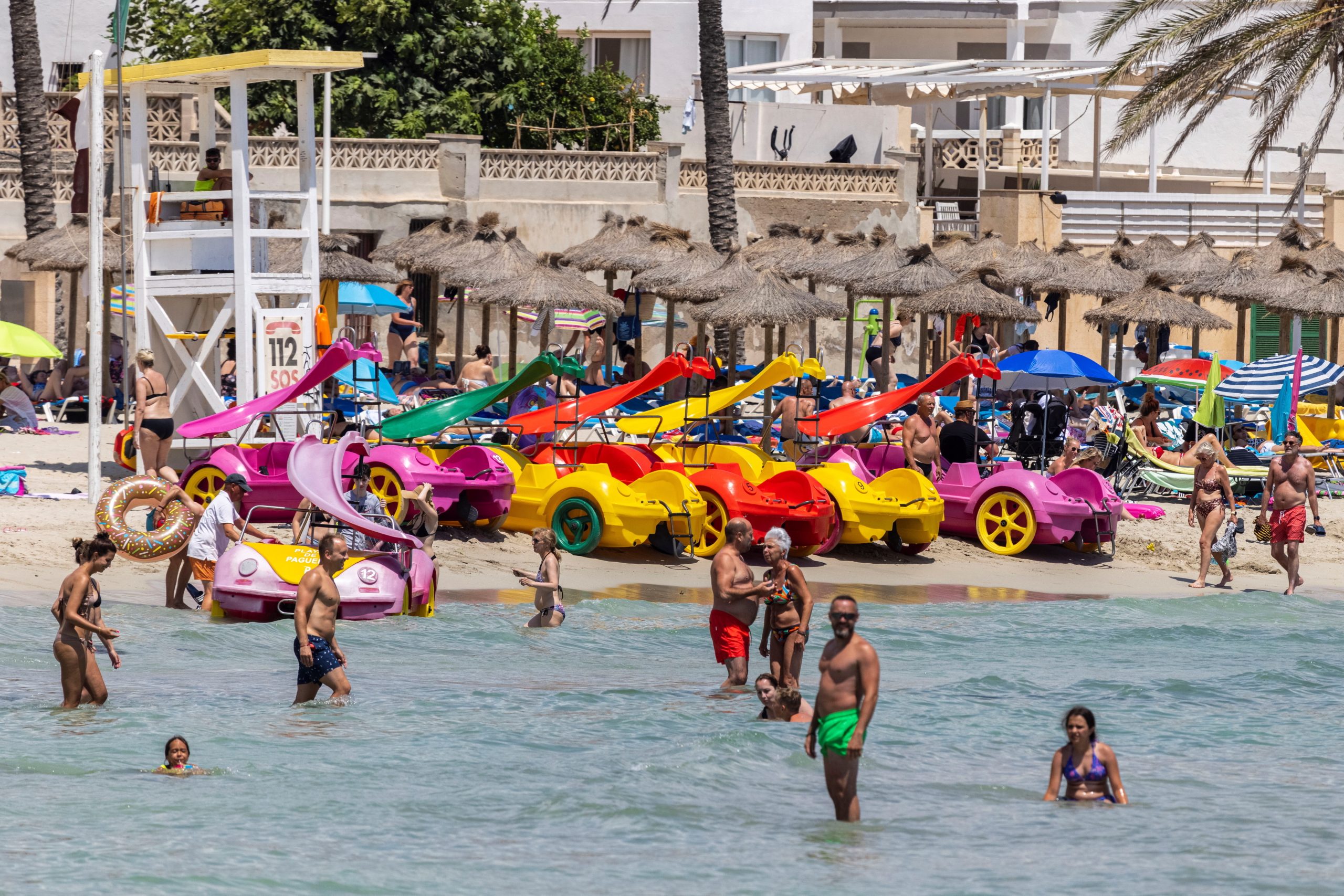 Cerca de 20.000 pessoas protestam contra turismo de massas na ilha de Maiorca em Espanha