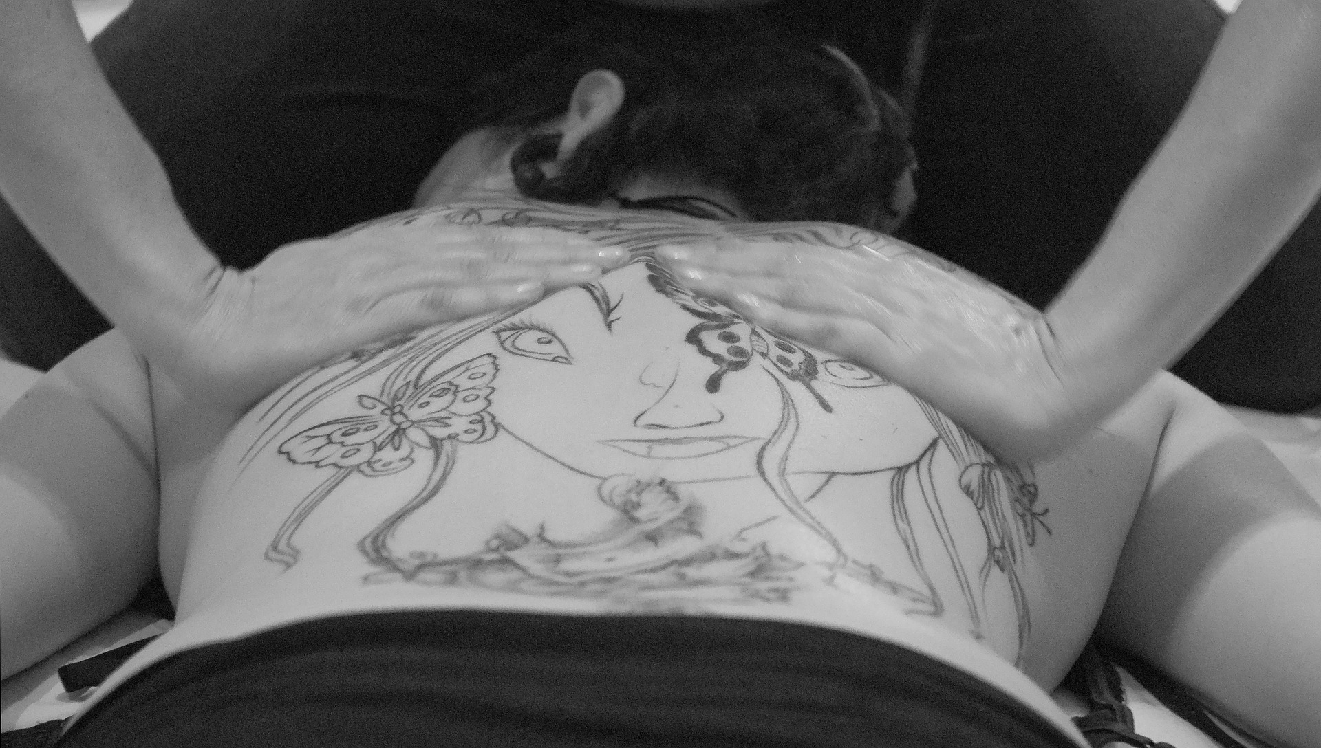 Dor é só um obstáculo para fazer tatuagens, piercings ou escarificação