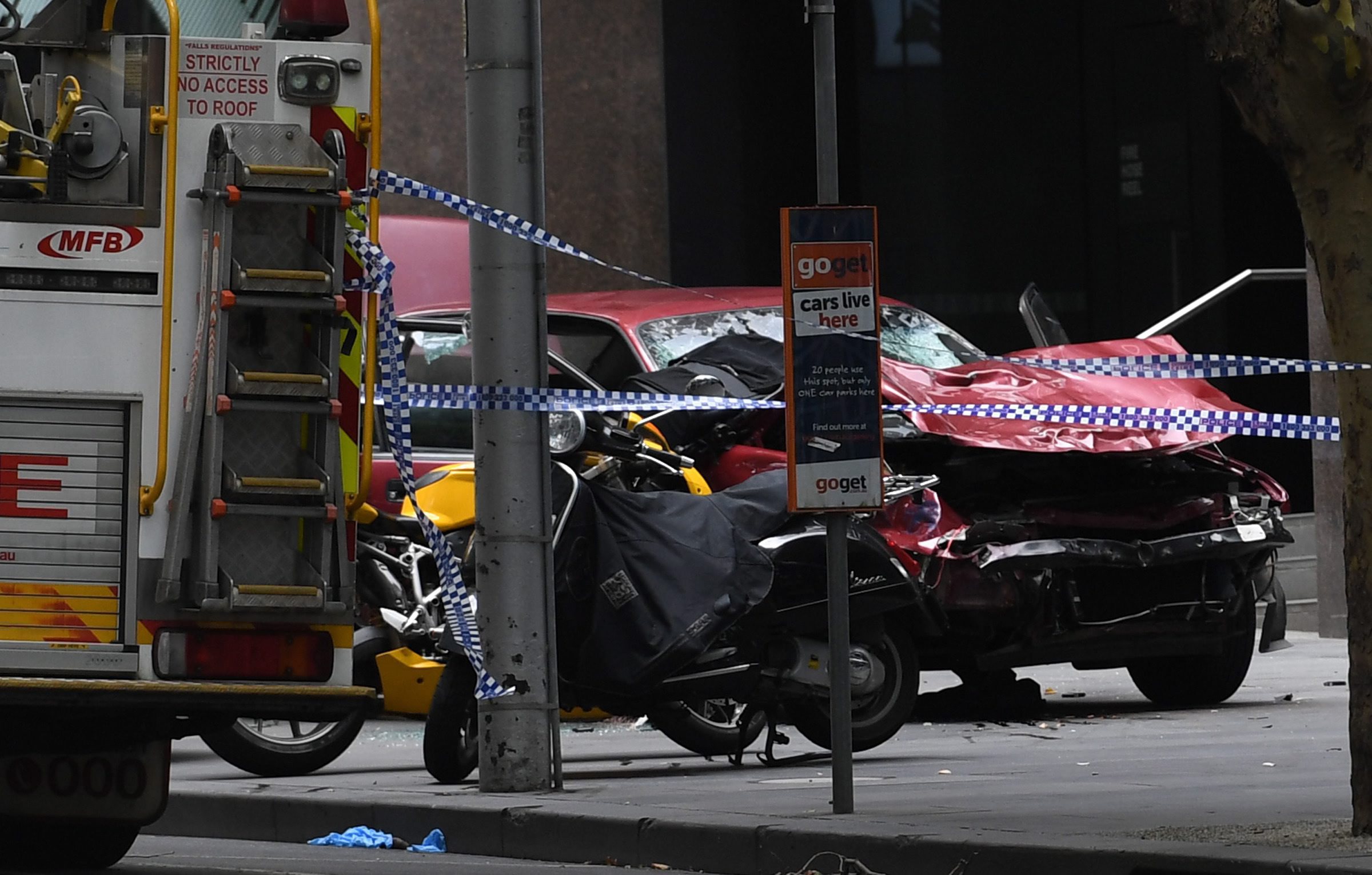 Austrália: Três mortos e 20 feridos após carro atingir transeuntes em Melbourne