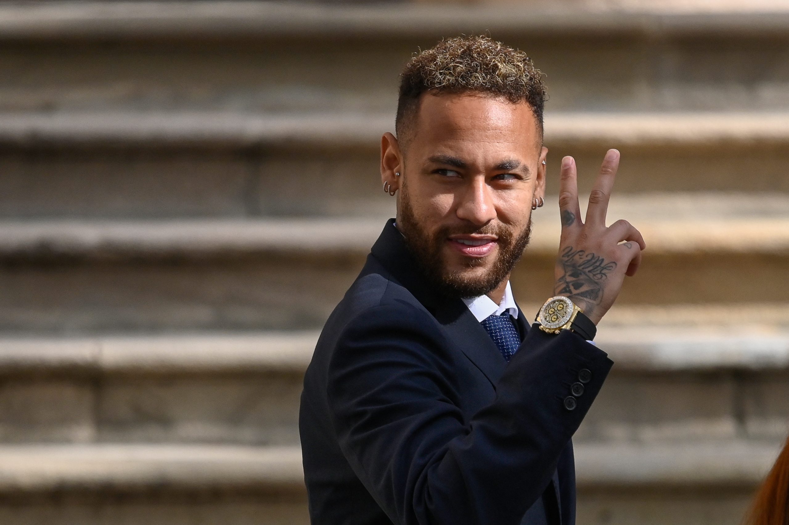 Neymar afirma em julgamento que apenas assinava os documentos solicitados pelo pai