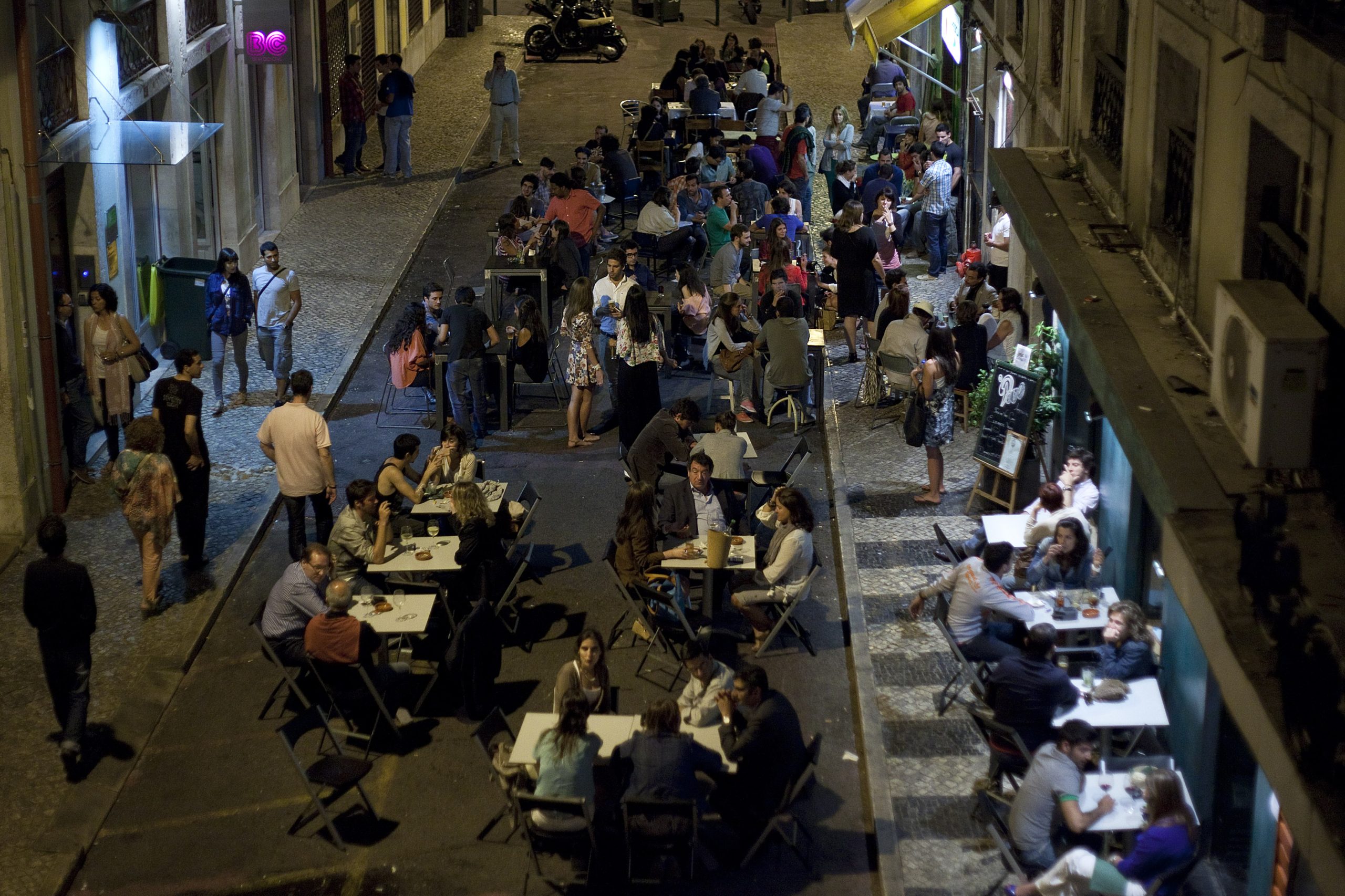 Covid-19: Câmara de Lisboa aprova moção para estudar reabertura das discotecas
