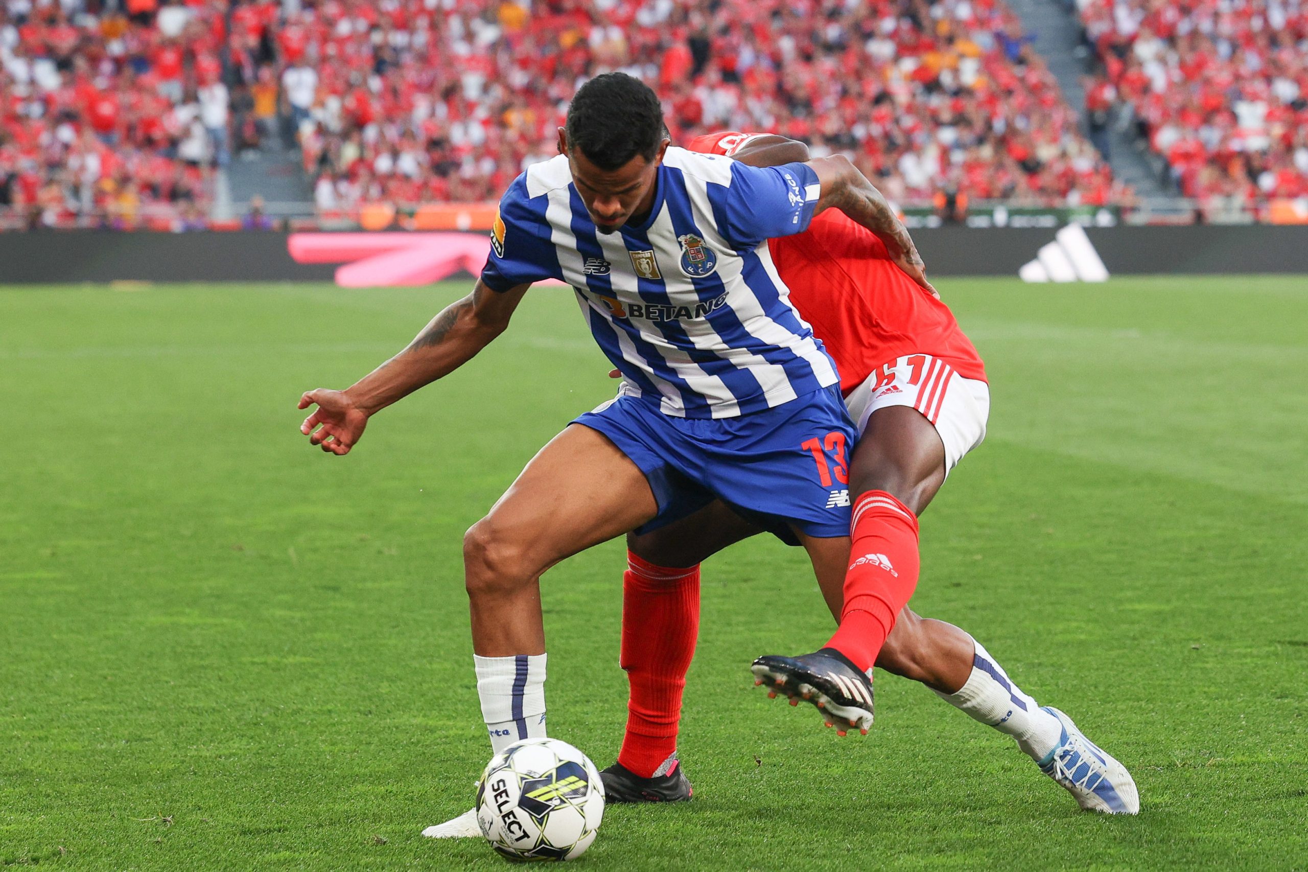 Galeno, do FC Porto, denuncia insultos racistas recebidos nas redes sociais