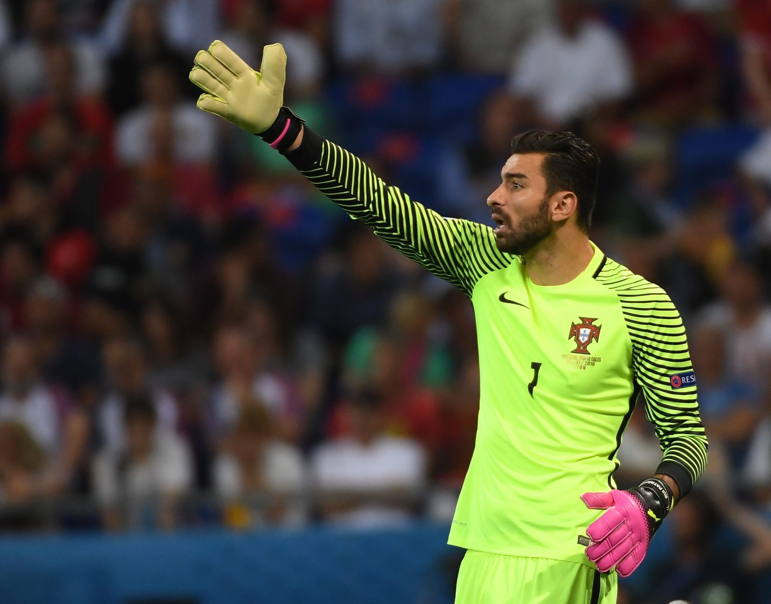 UEFA troca Patrício por Eduardo nos nomeados para a Bola de Ouro