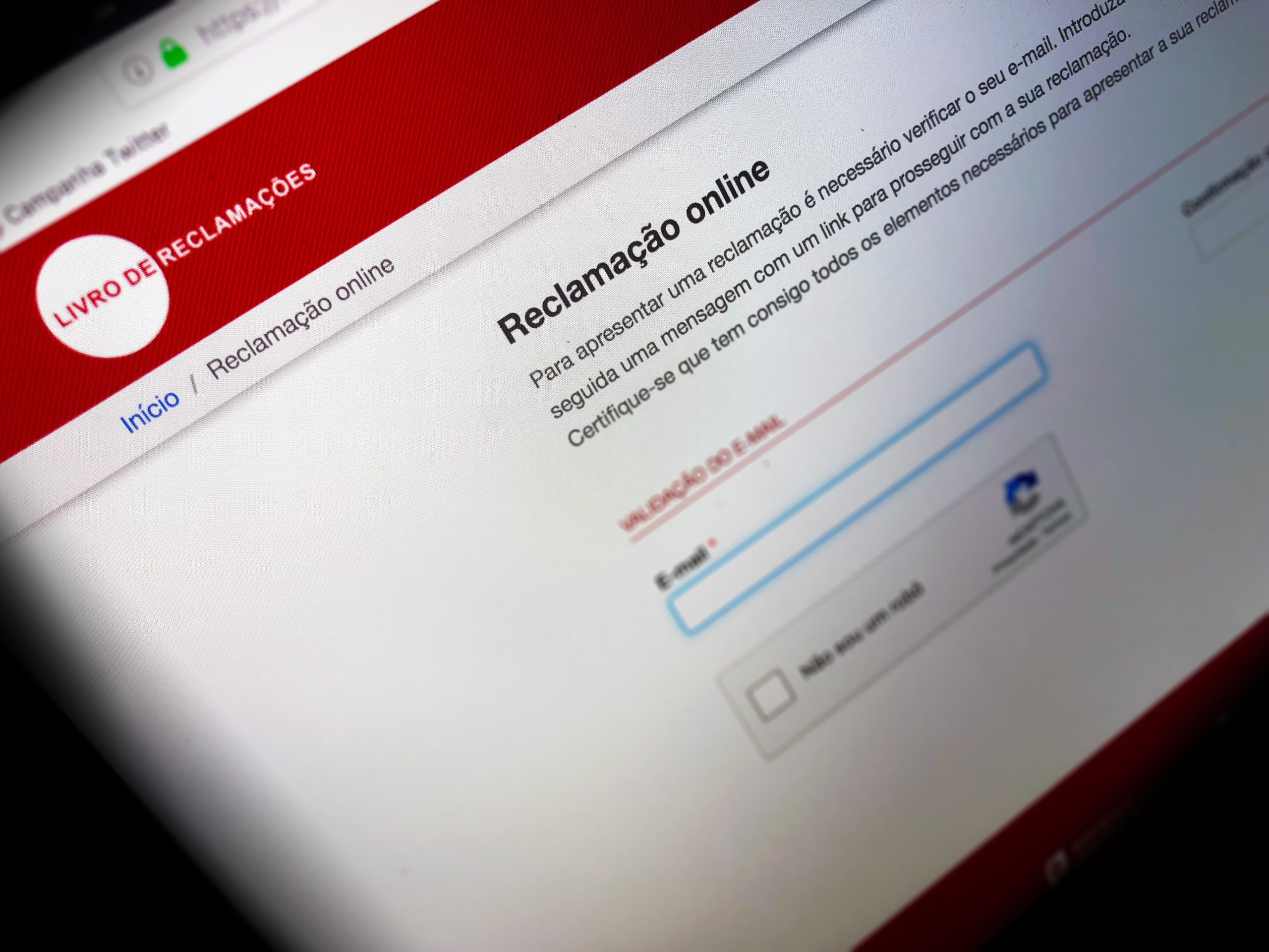 Livro eletrónico recebeu mais de 110 mil reclamações em dois anos