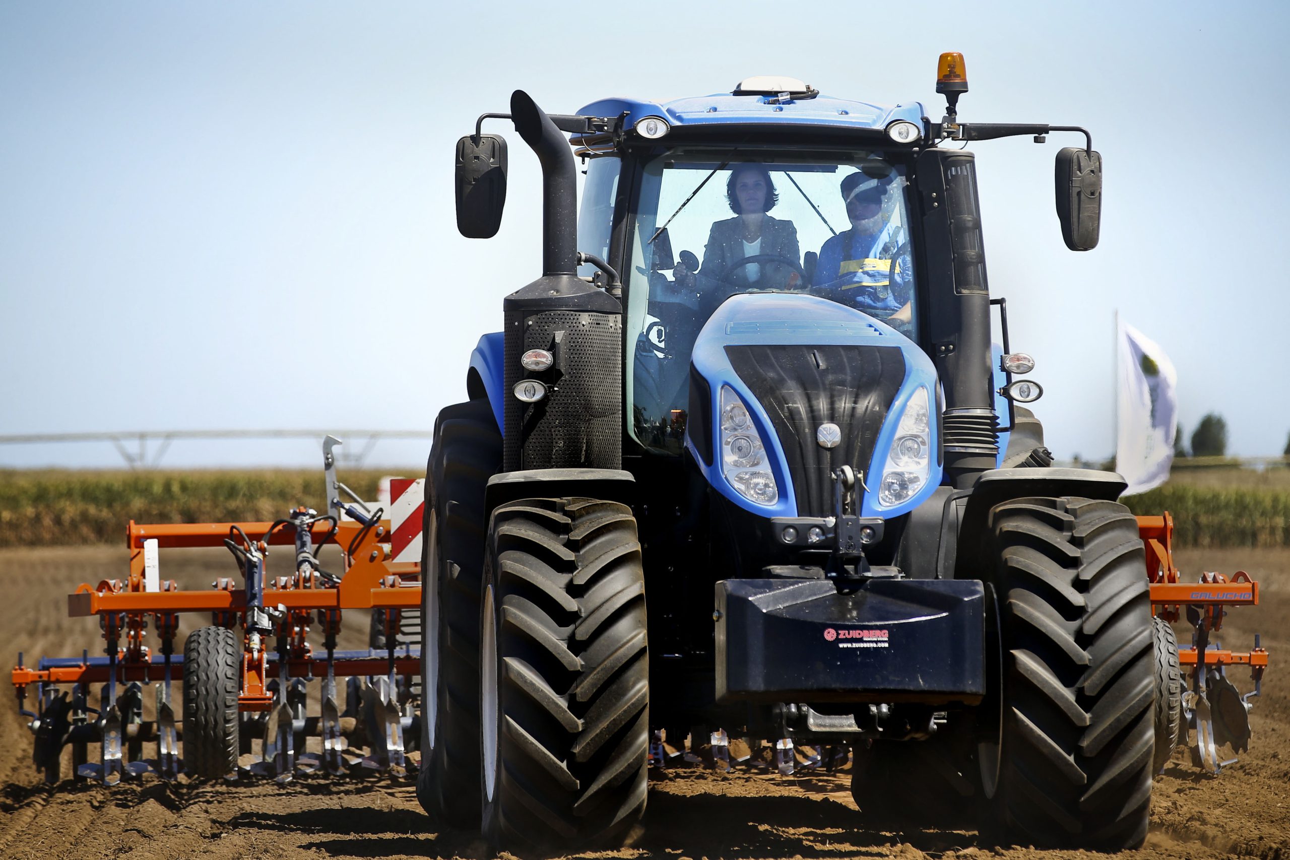 Burla com trator agrícola leva PJ a deter mulher procurada em Espanha