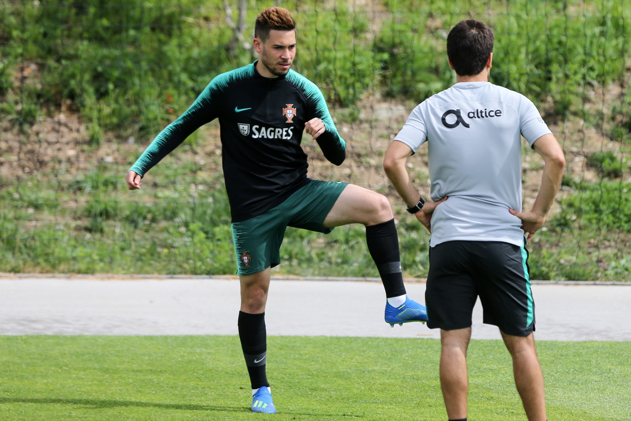 Mário Rui cumpriu primeiro treino e Guerreiro treinou à parte