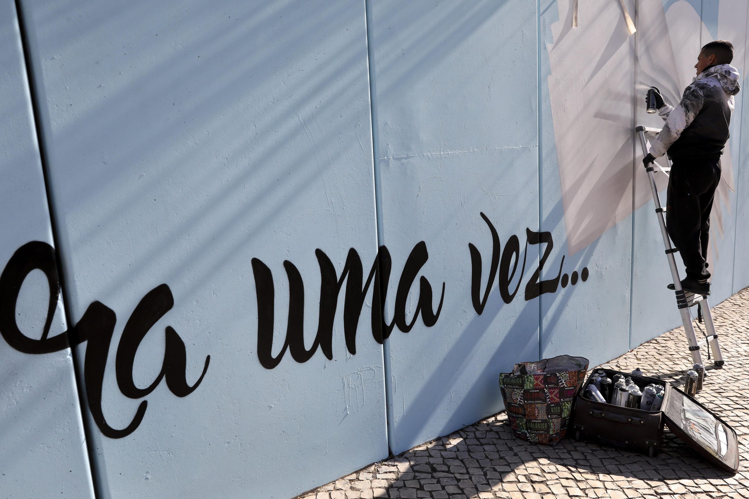 Smile pinta história de Odivelas em muro de 210 metros