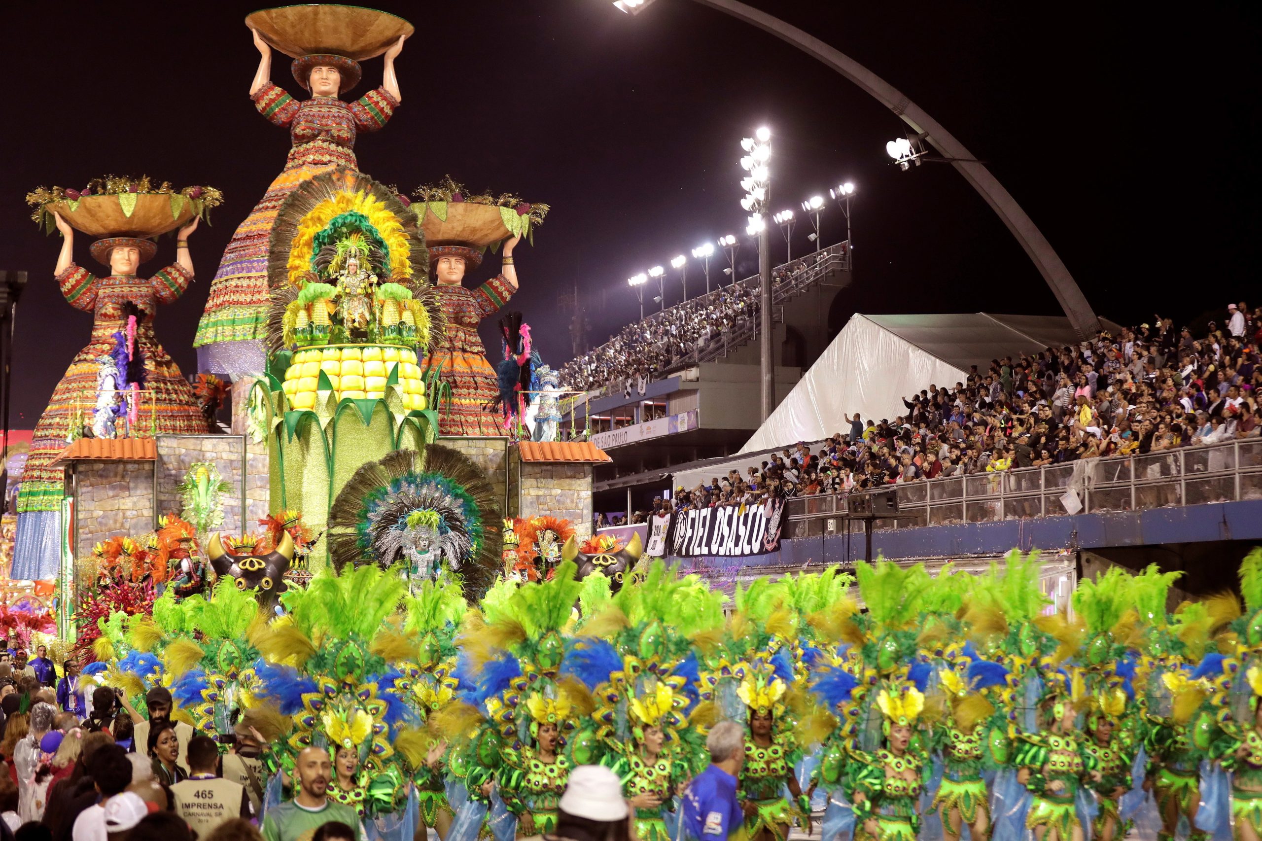 Carnaval deve movimentar 1,7 mil milhões de euros em turismo no Brasil
